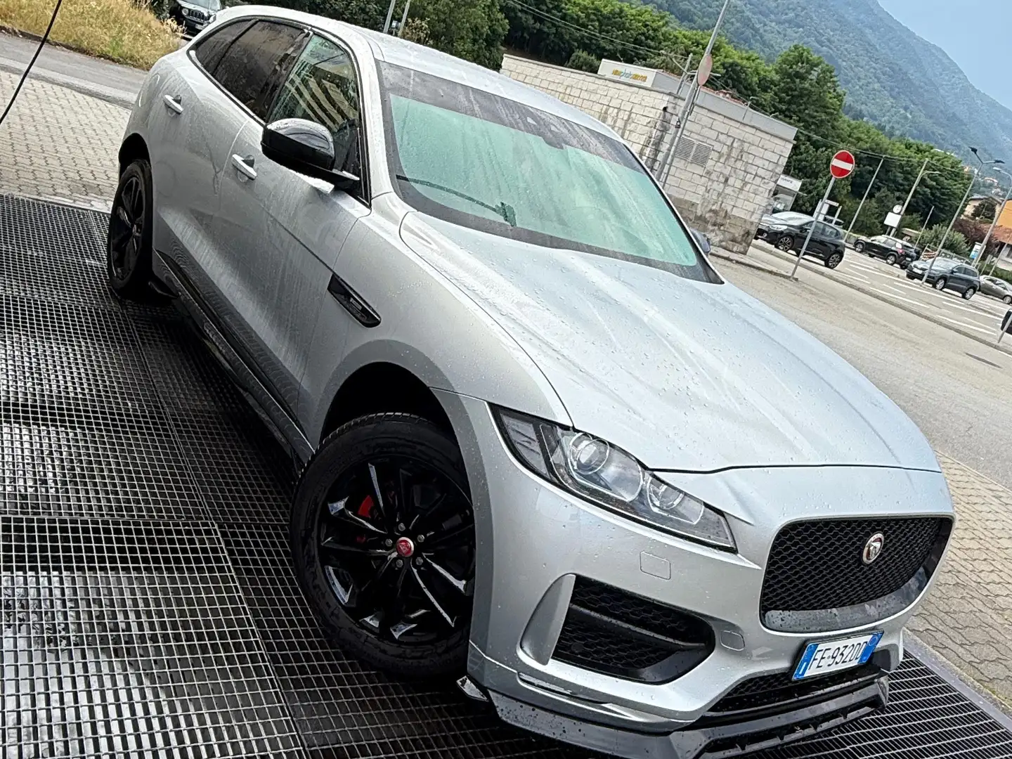 Jaguar F-Pace F-Pace 2017 2.0d R-Sport awd 180cv Argento - 1