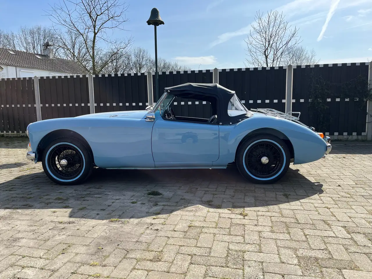 MG MGA 1622mk2, foto 1
