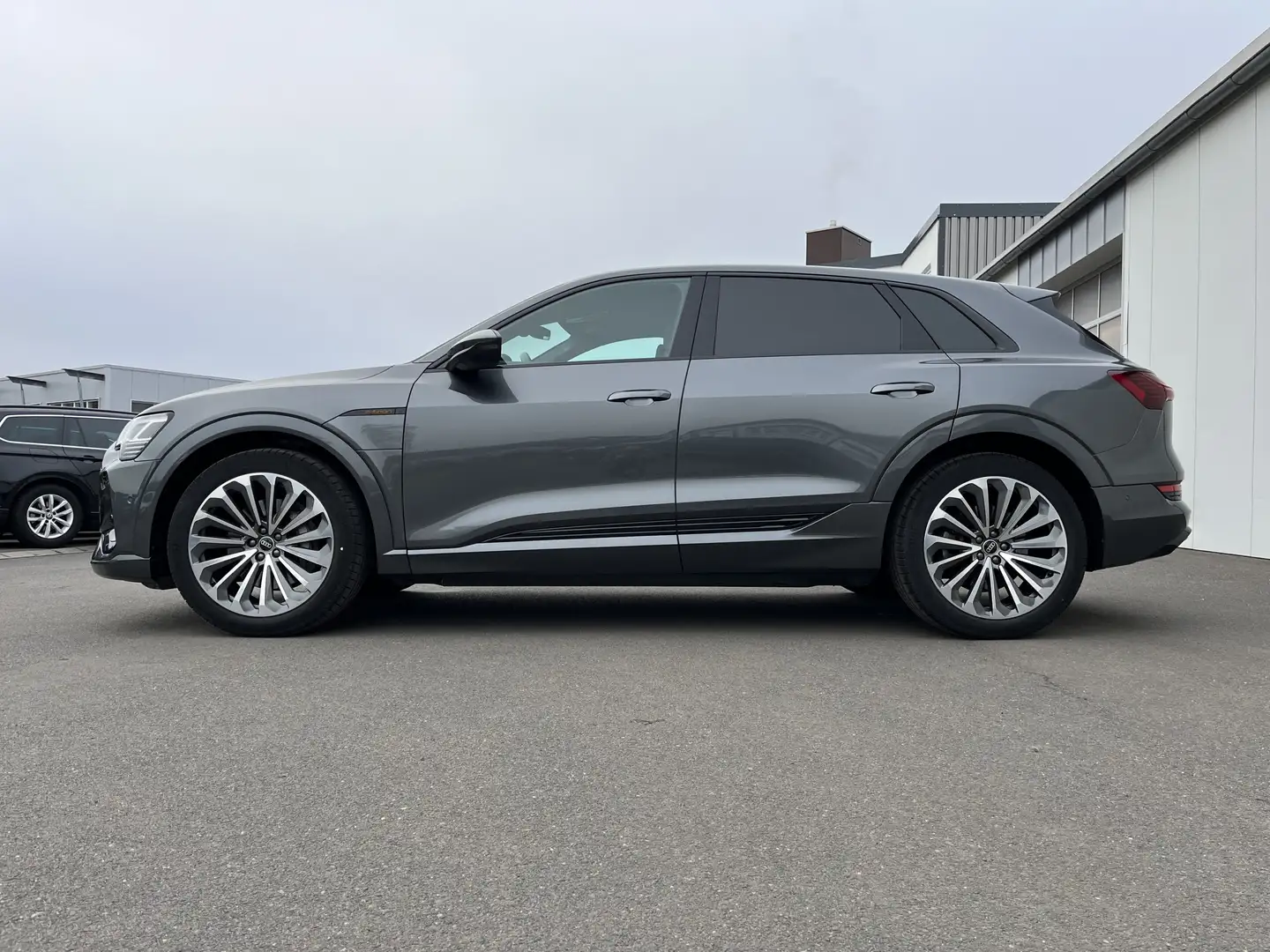 Audi e-tron 50 quattro S line 192€ m. 20% Anzahlung CCS Virt Grau - 2