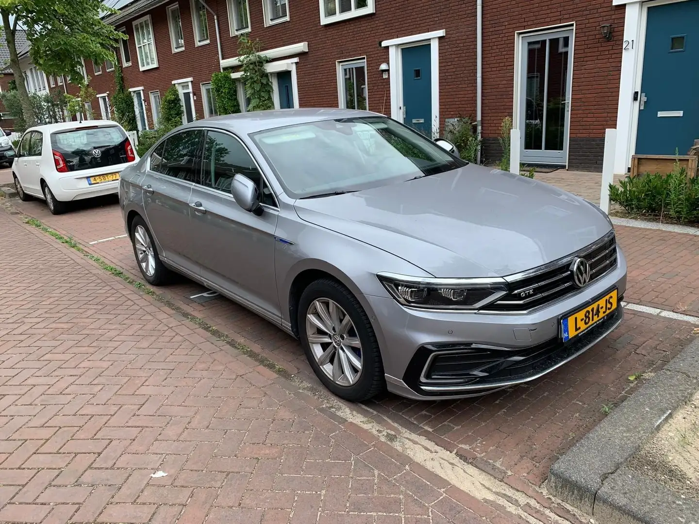 Volkswagen Passat 1.4 TSI Plug-In-Hybrid DSG GTE Grijs - 2