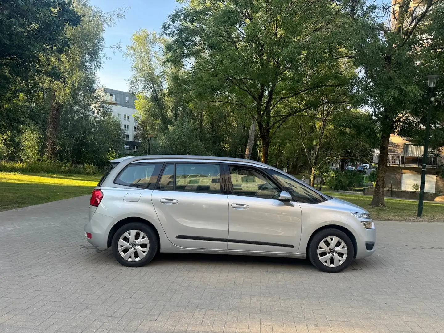 Citroen Grand C4 Picasso Grand C4 Picasso 1.6 e-HDi Business GPS (Fleet) Grijs - 2