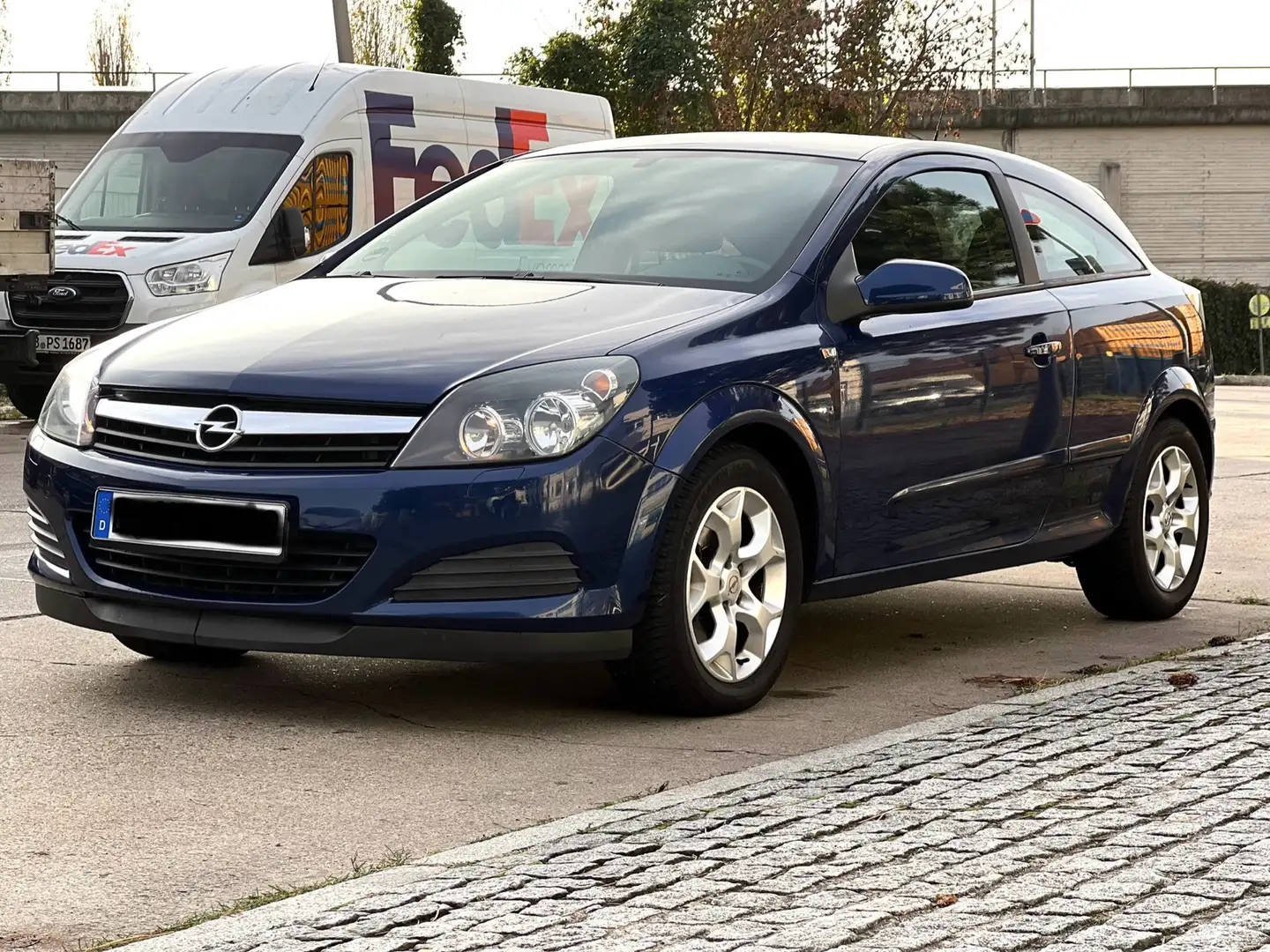 Opel Astra GTC 1.8 Automatik Sport - 1