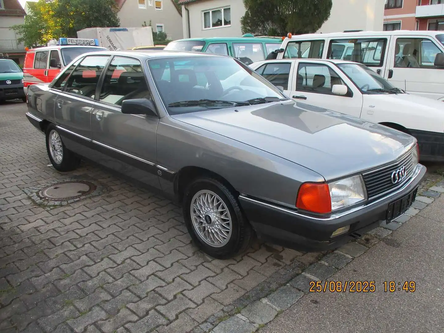 Audi 100 100 2,2E,  Sondermodell 'Komfort' Grau - 2