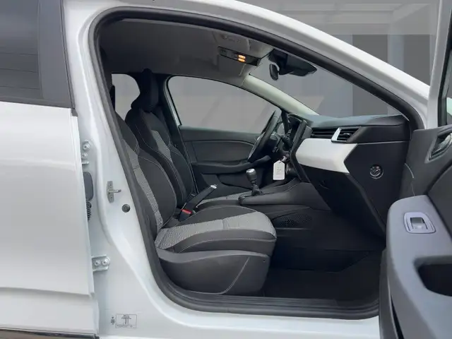 Renault Clio view 8