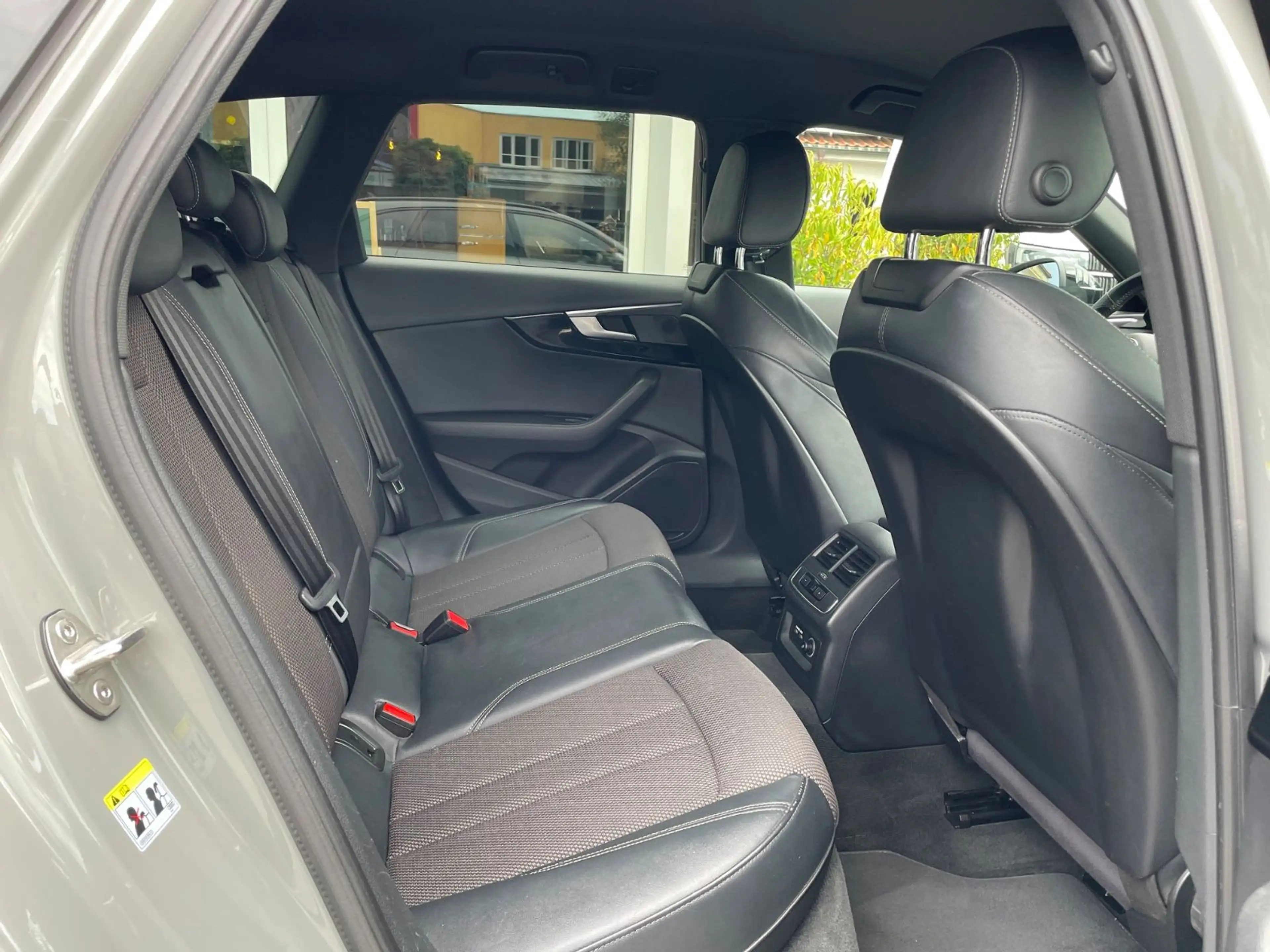 Audi A4 Avant S line Sport Plus/Black/AHK/169mtl. — photo 14