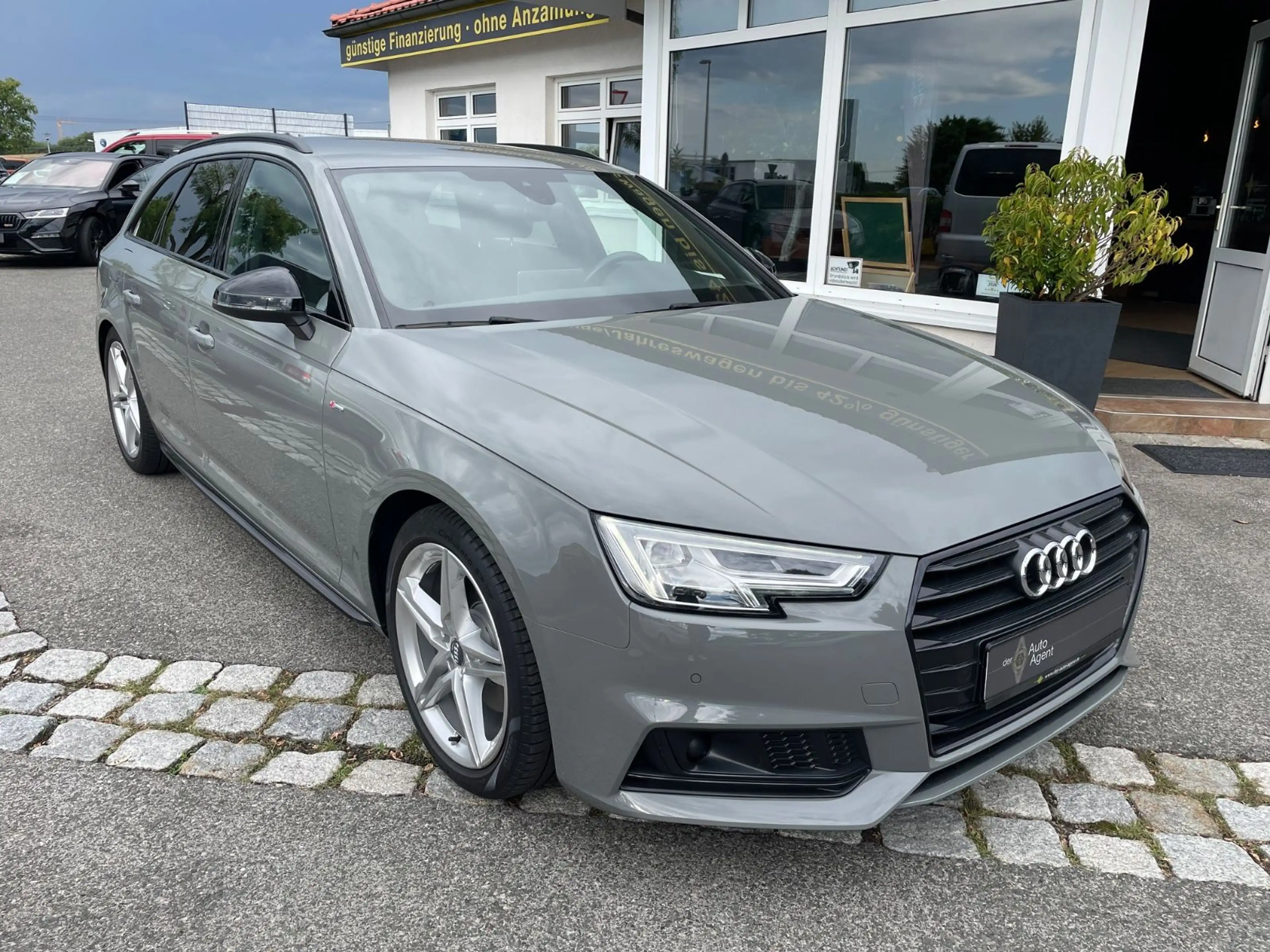 Audi A4 Avant S line Sport Plus/Black/AHK/169mtl. — photo 7