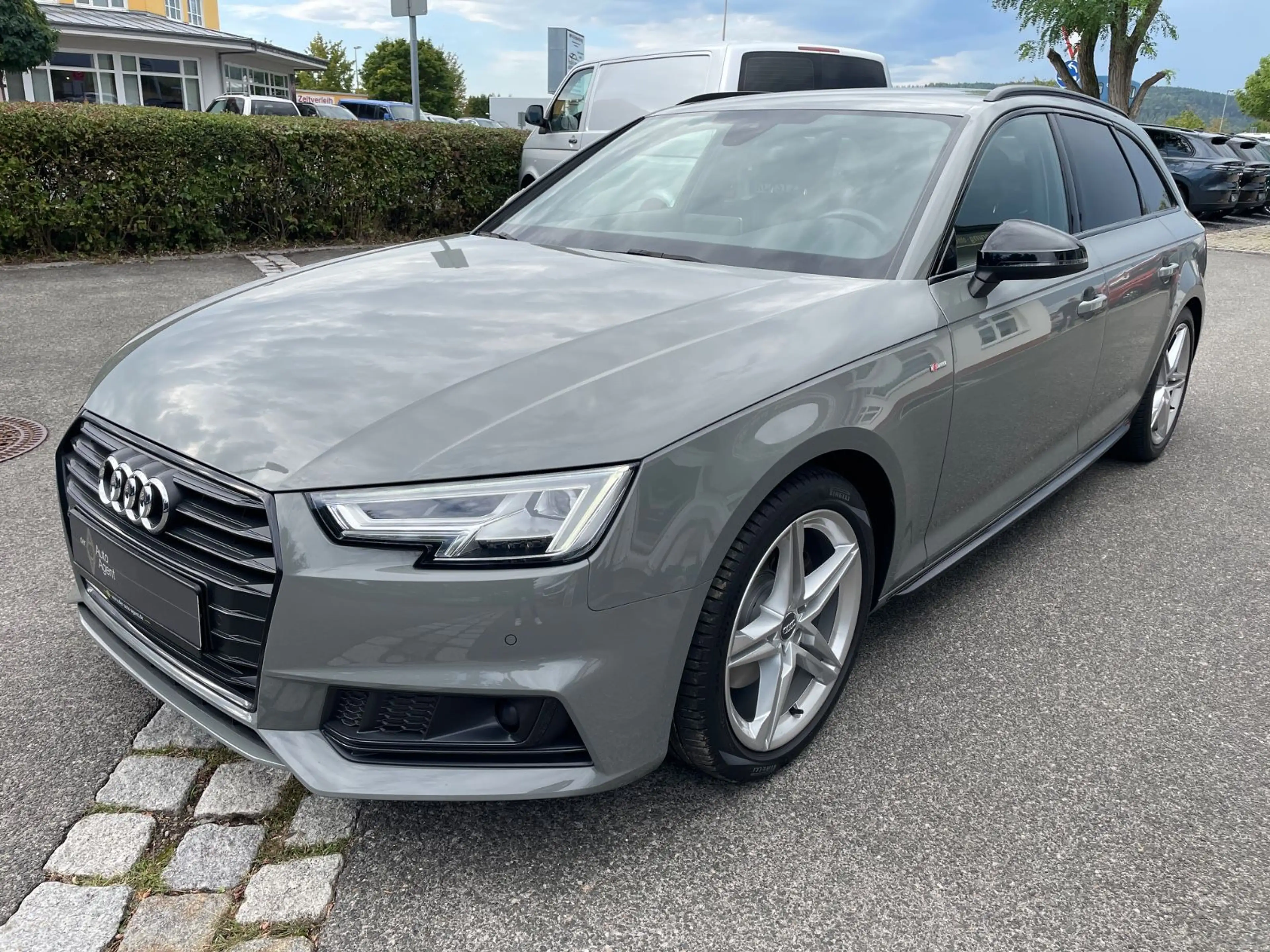 Audi A4 Avant S line Sport Plus/Black/AHK/169mtl.