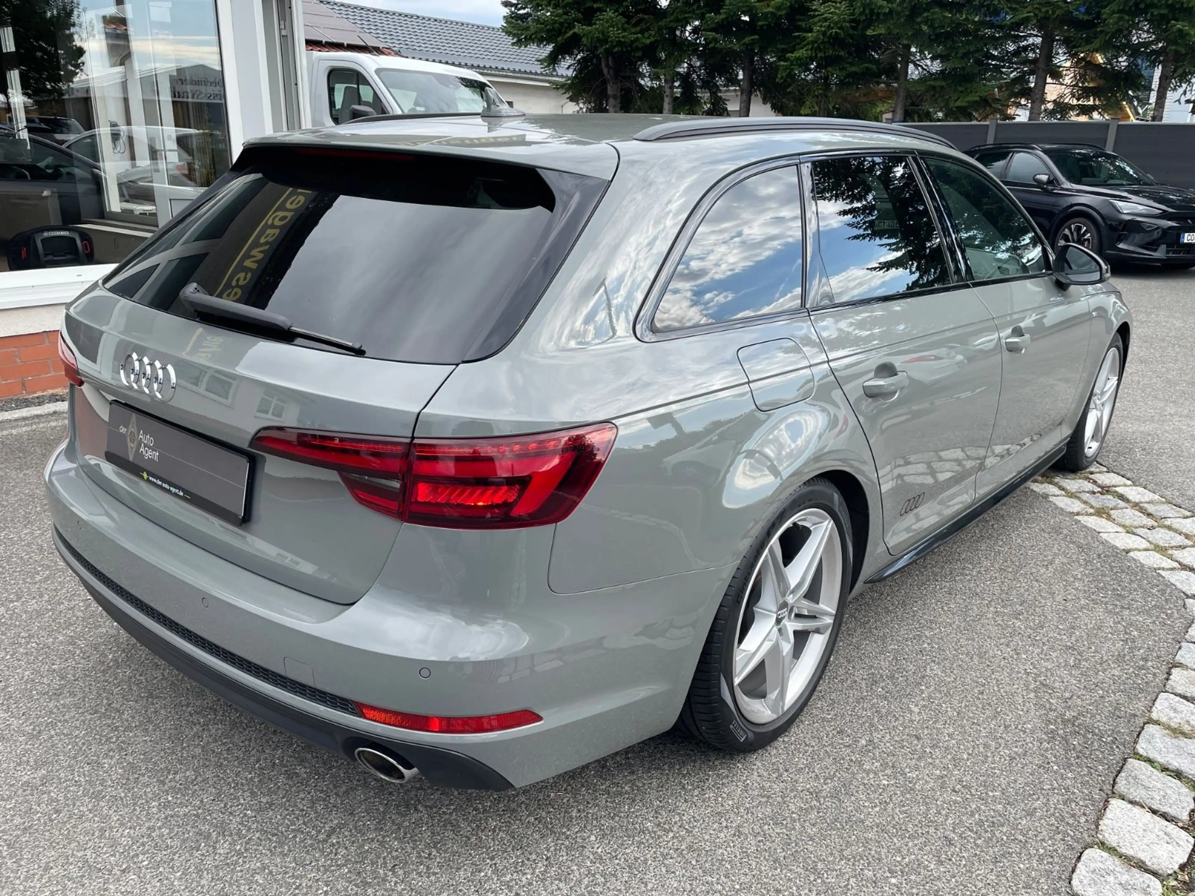 Audi A4 Avant S line Sport Plus/Black/AHK/169mtl. — photo 5