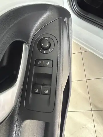 Volkswagen Up! view 9