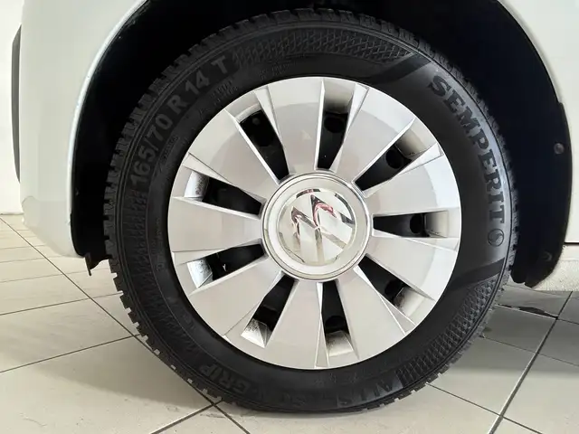Volkswagen Up! view 6