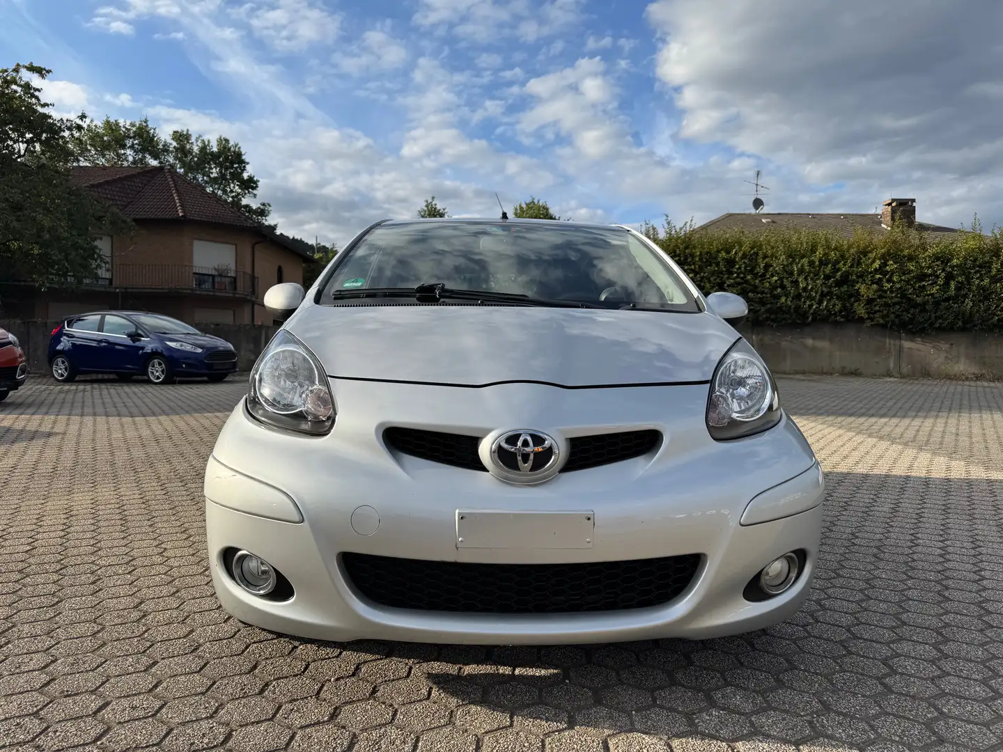 Toyota Aygo Basis Silber - 1