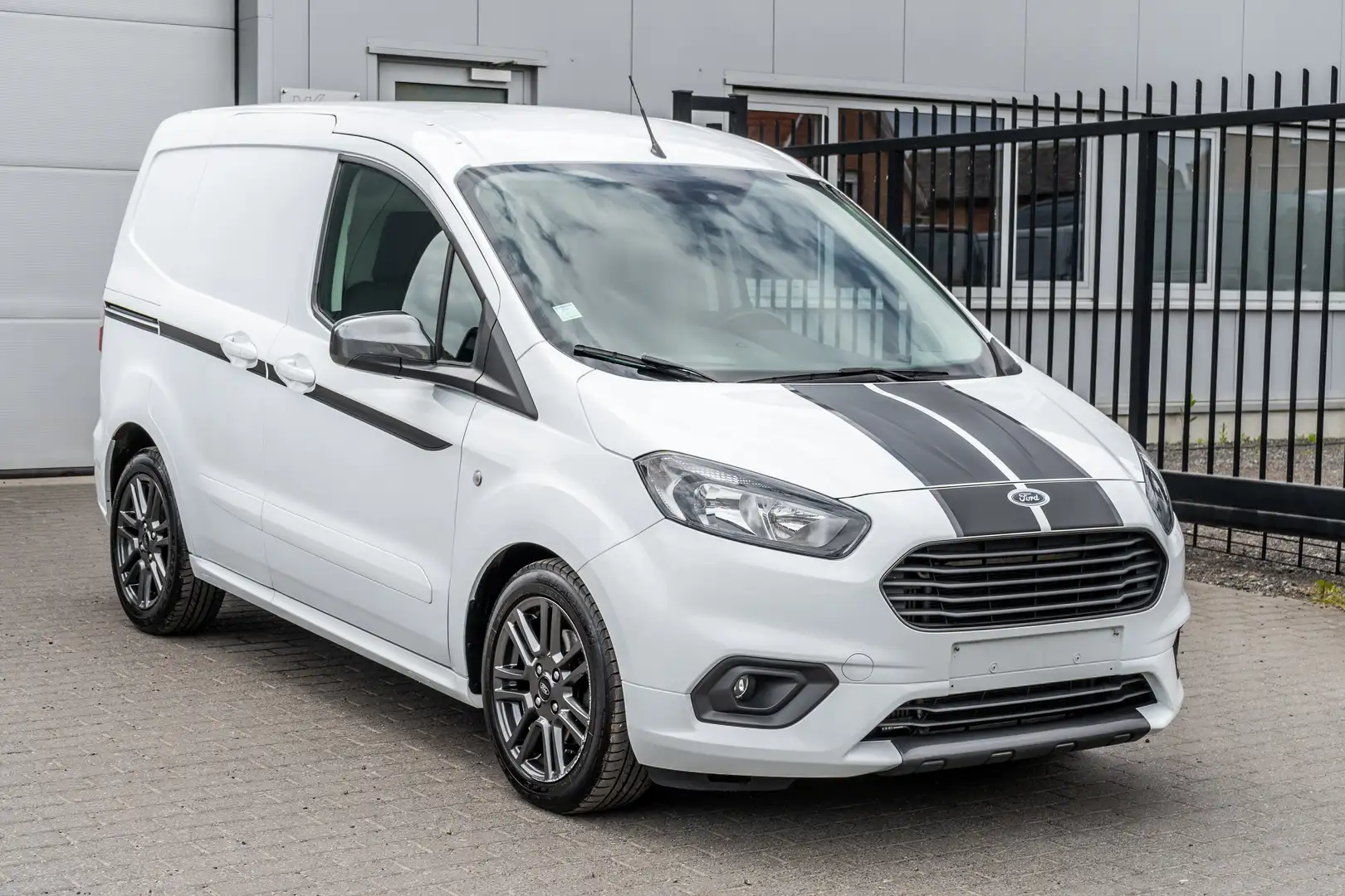 Ford Transit Courier 1.0i Sport - Cruis control / Airco / Bluetooth Blanco - 1