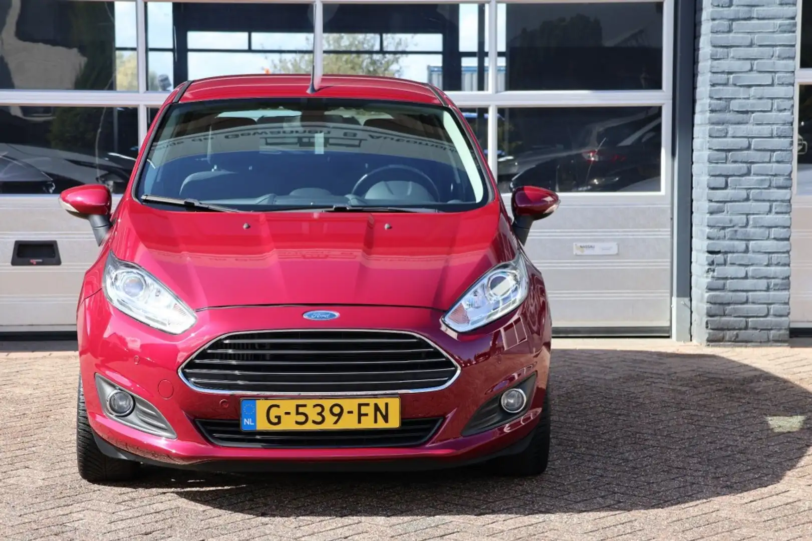 Ford Fiesta 1.0 Ecoboost Titanium 125 pk met 30673 kilometers Rot - 2