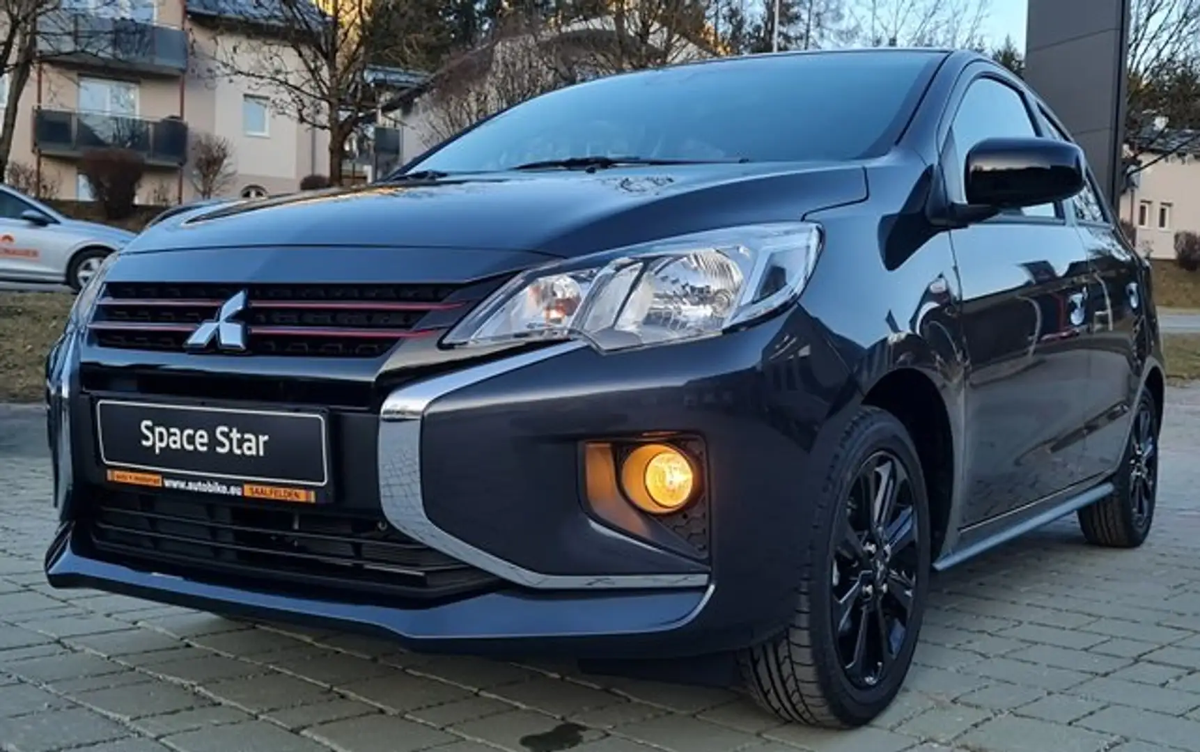 Mitsubishi Space Star 1,2 MIVEC Invite AS Gris - 2