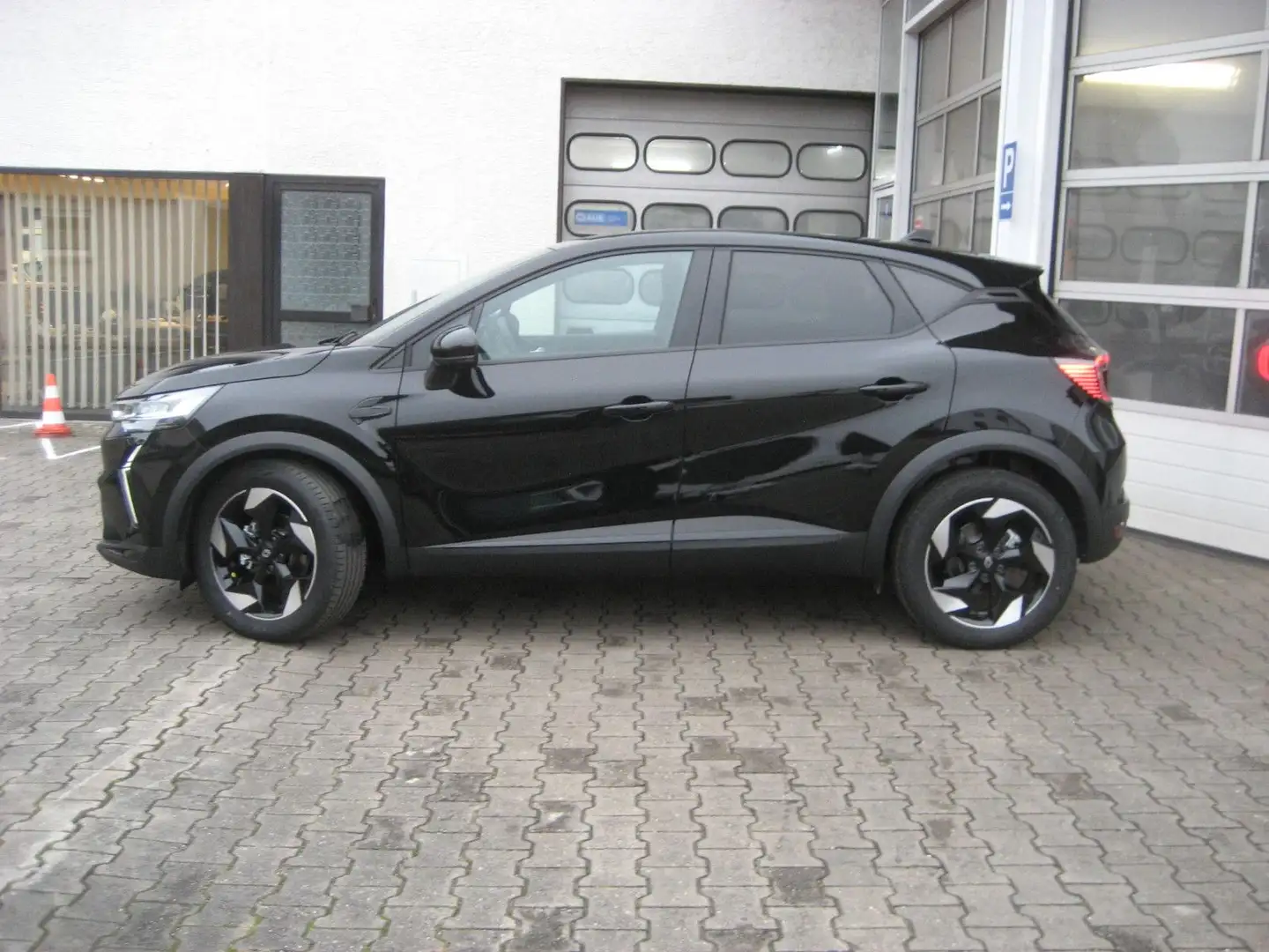 Renault Captur Techno TCe 160 EDC Schwarz - 2