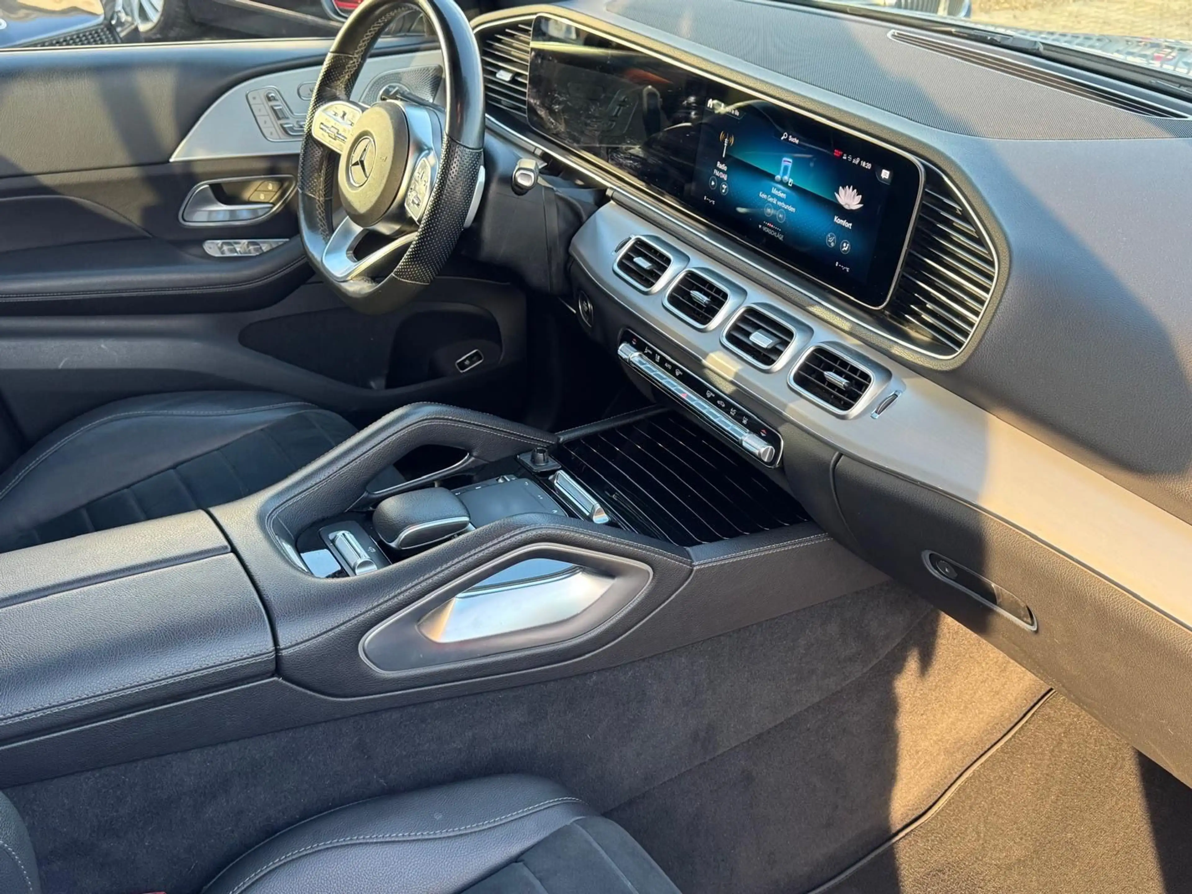Mercedes-Benz GLE 350 de 4Matic *AMG Line*Pano*Air Matic* — photo 13