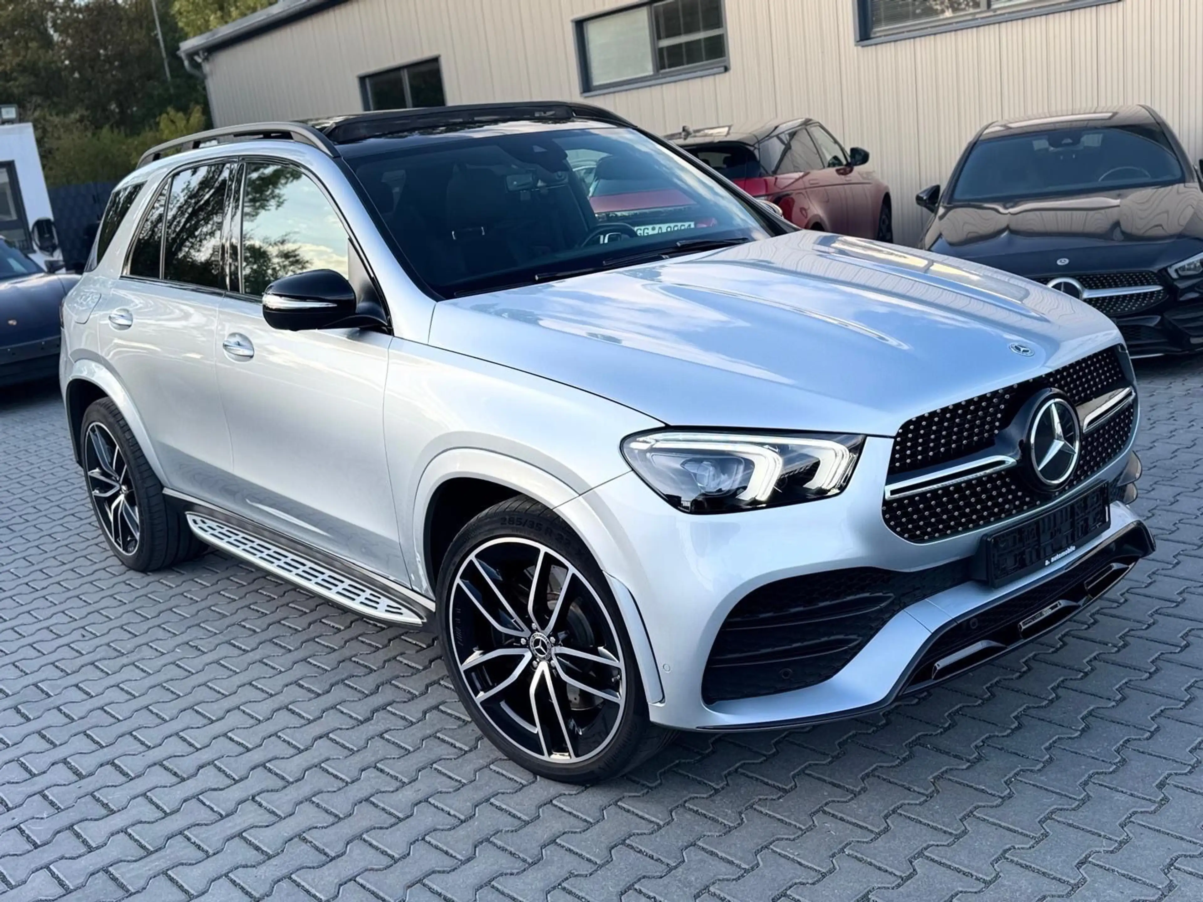 Mercedes-Benz GLE 350 de 4Matic *AMG Line*Pano*Air Matic* — photo 4