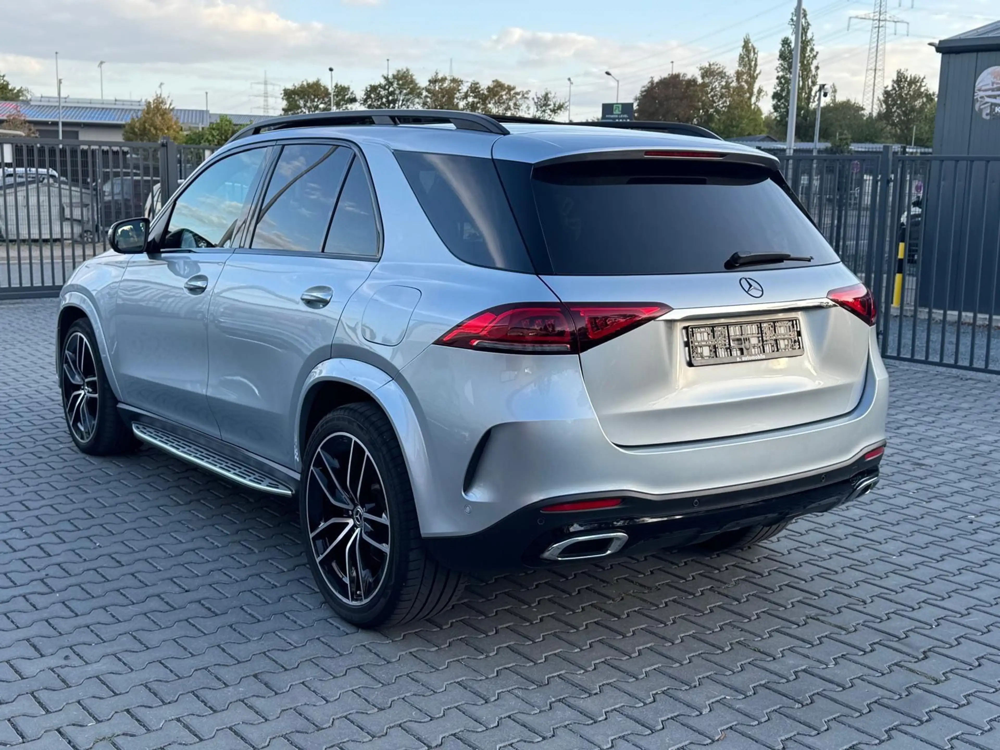 Mercedes-Benz GLE 350 de 4Matic *AMG Line*Pano*Air Matic* — photo 10