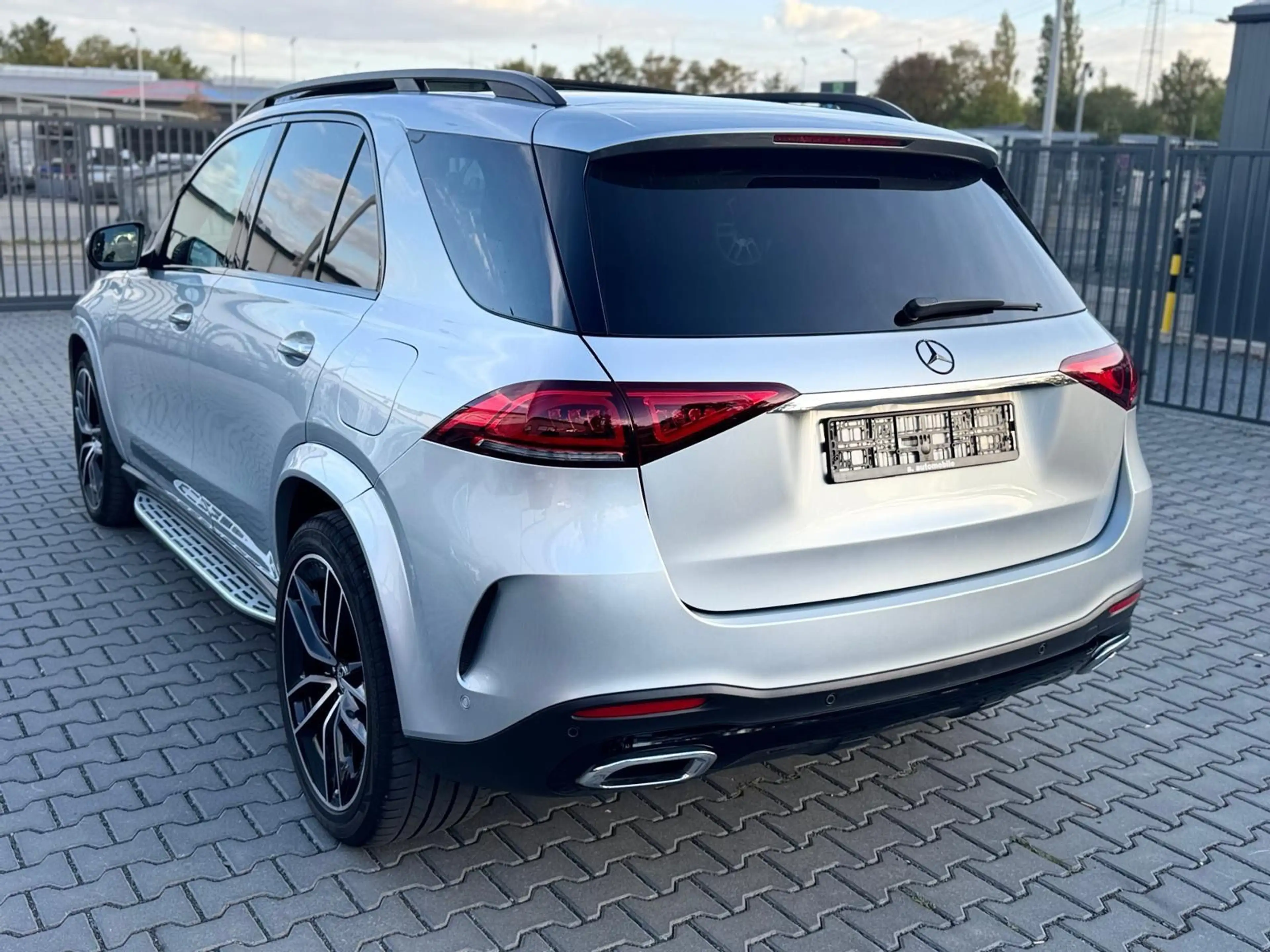 Mercedes-Benz GLE 350 de 4Matic *AMG Line*Pano*Air Matic* — photo 2