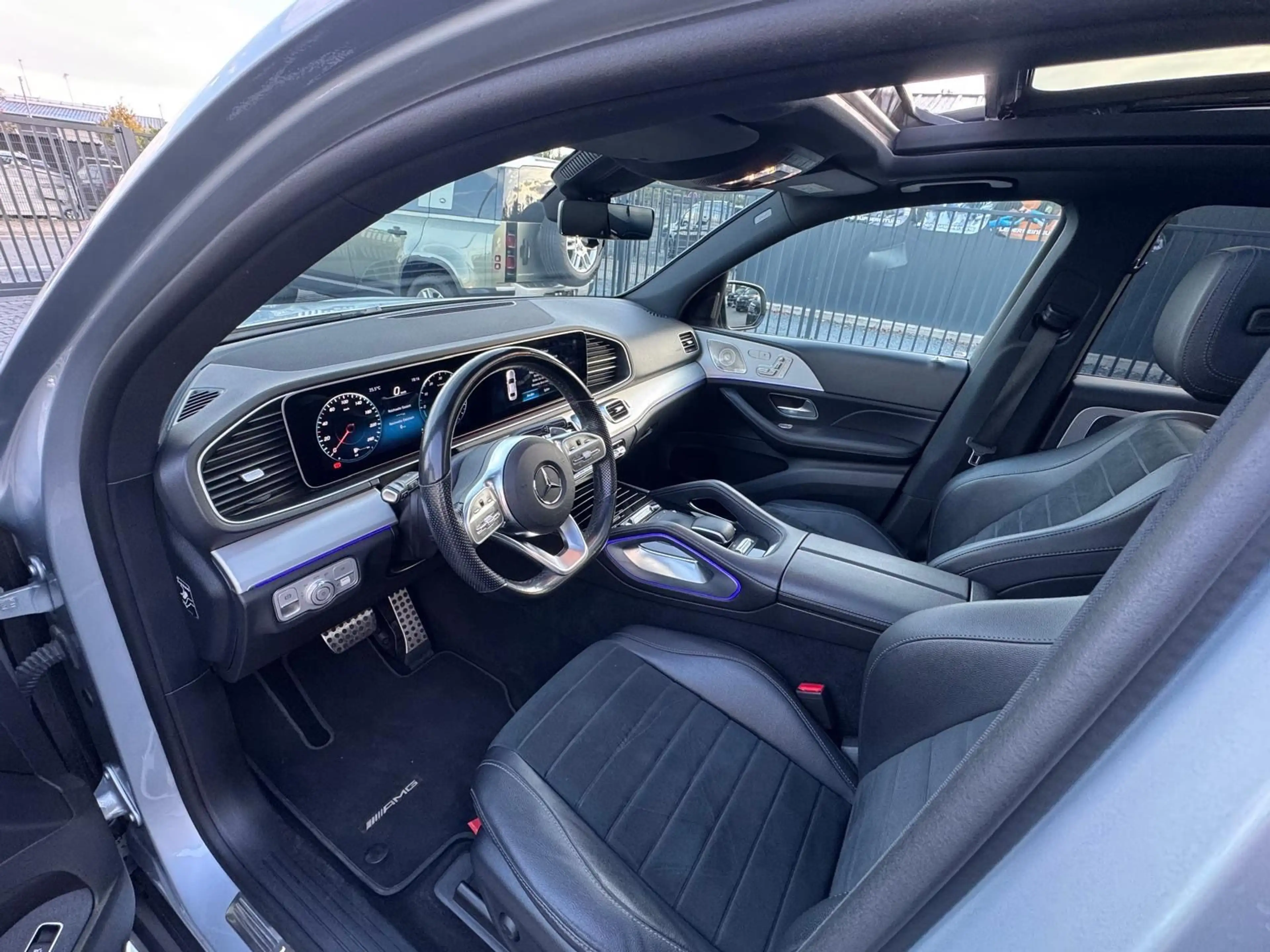 Mercedes-Benz GLE 350 de 4Matic *AMG Line*Pano*Air Matic* — photo 11