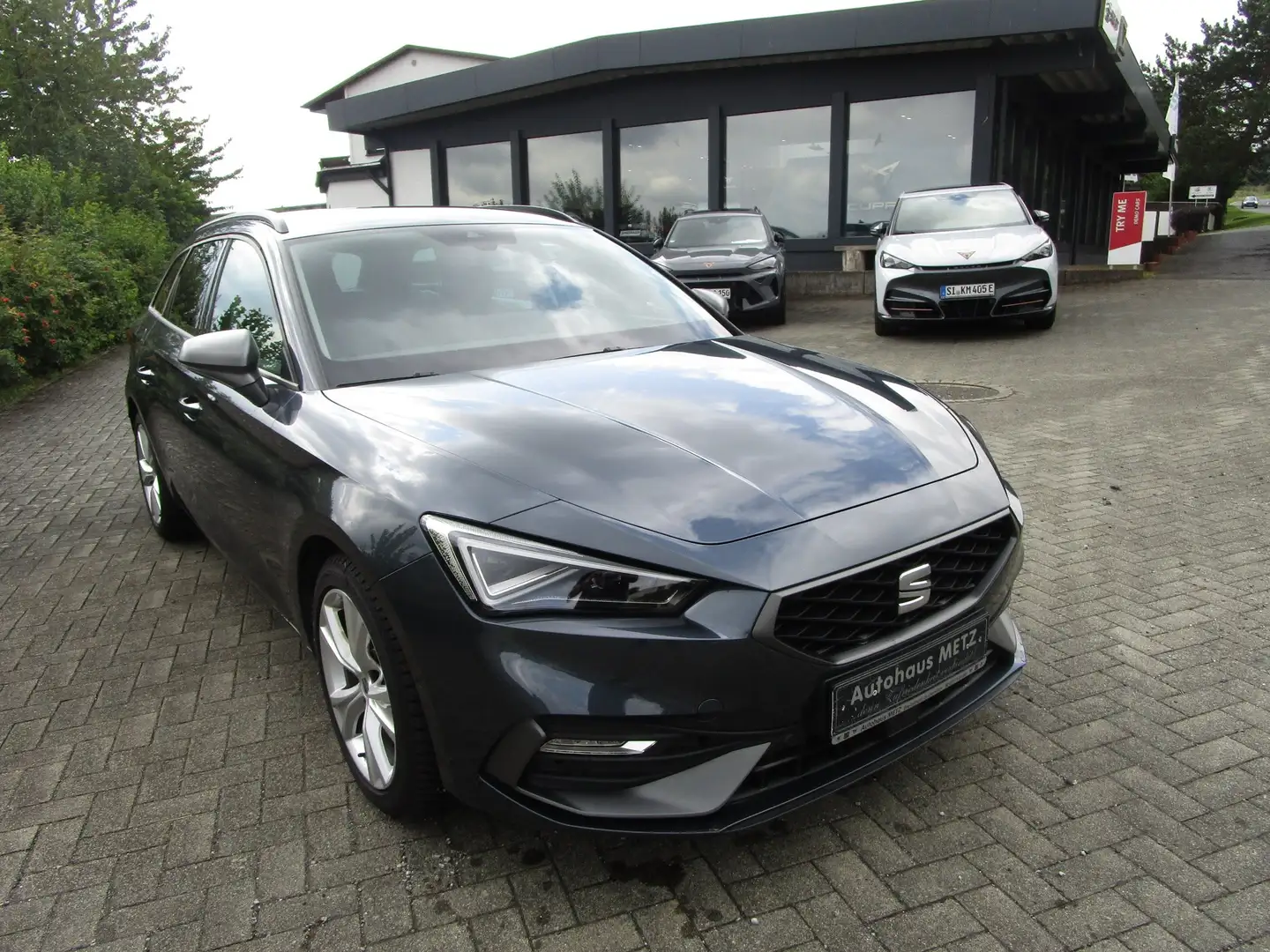 SEAT Leon Sportstourer FR 1.5 eTSI 7-Gang DSG Grau - 2
