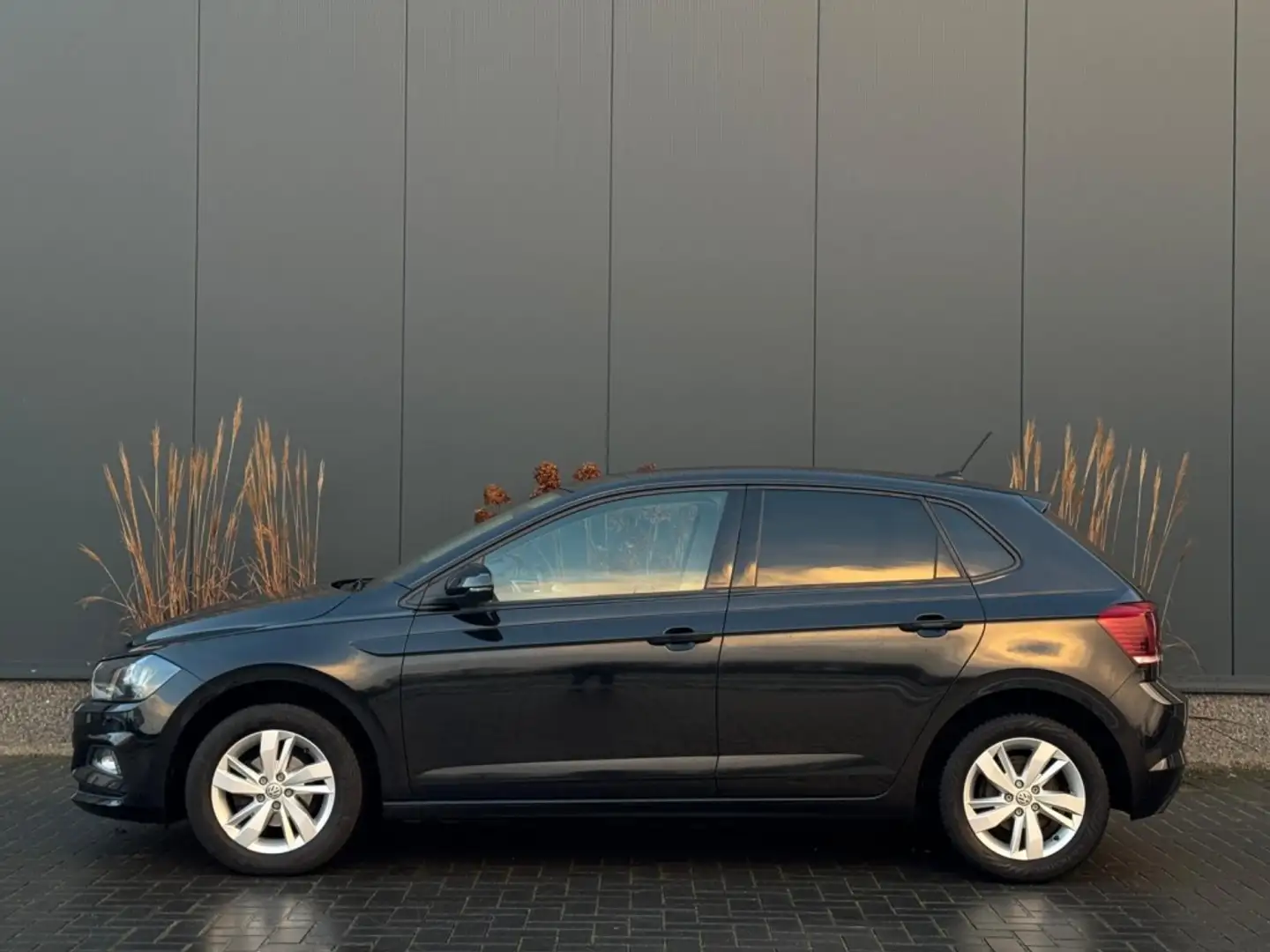 Volkswagen Polo 1.0 TSI Comf.l. Bus. NAVI ACC AIRCO PDC SPORTVELGE Noir - 2
