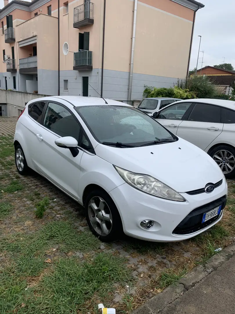 Ford Fiesta 5p 1.4 tdci Titanium c/esp - 1
