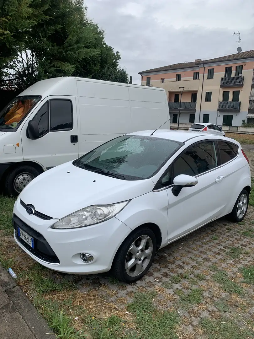 Ford Fiesta 5p 1.4 tdci Titanium c/esp - 2