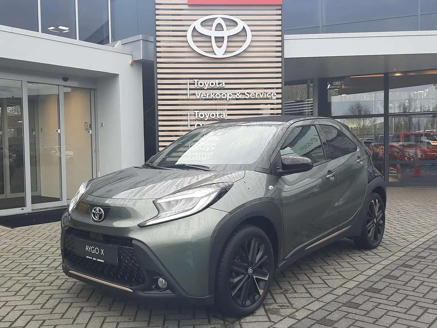 Toyota Aygo X CABRIO AUTOMAAT NAVI AD-CRUISE APPLE/ANDROID CAMER Grün - 1