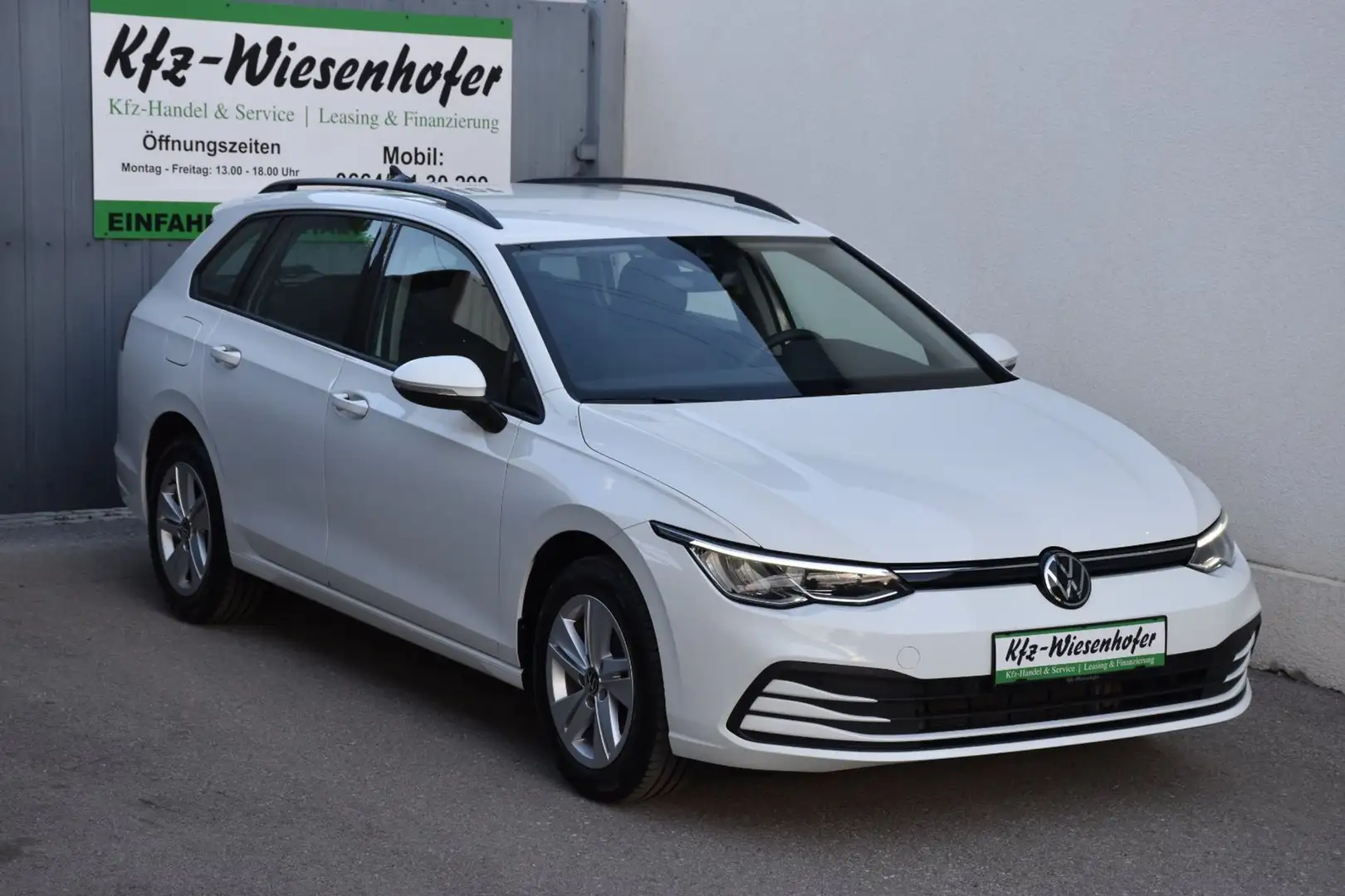 Volkswagen Golf VIII Variant 2.0 TDI / Leasing / Top Zustand / Weiß - 1