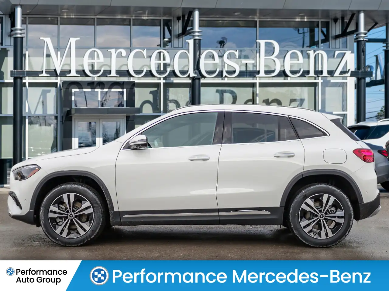 Mercedes-Benz GLA снимка Mercedes-Benz GLA