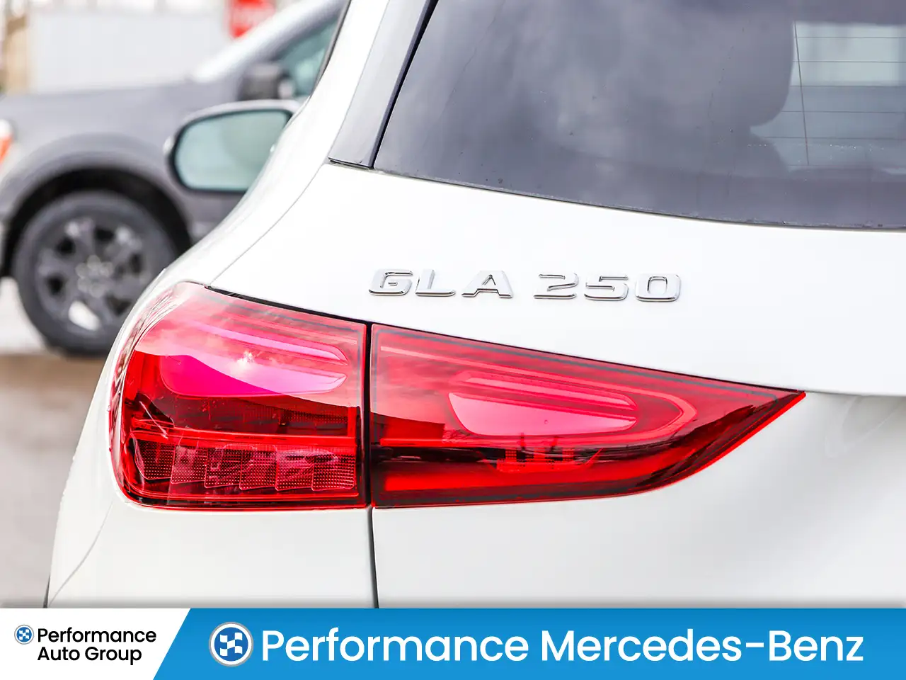Mercedes-Benz GLA снимка Mercedes-Benz GLA