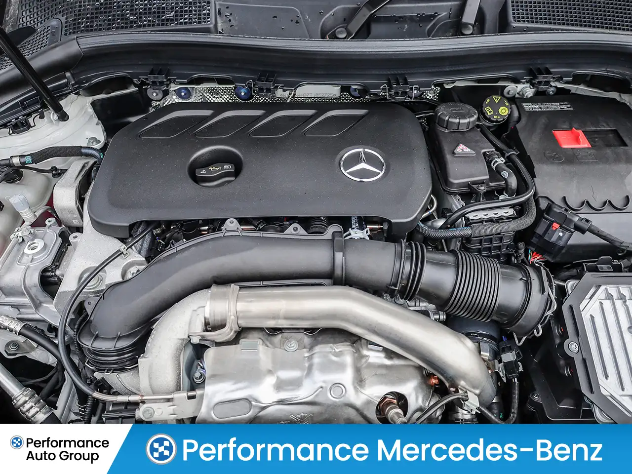 Mercedes-Benz GLA снимка Mercedes-Benz GLA