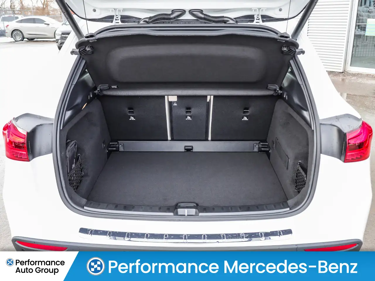 Mercedes-Benz GLA снимка Mercedes-Benz GLA