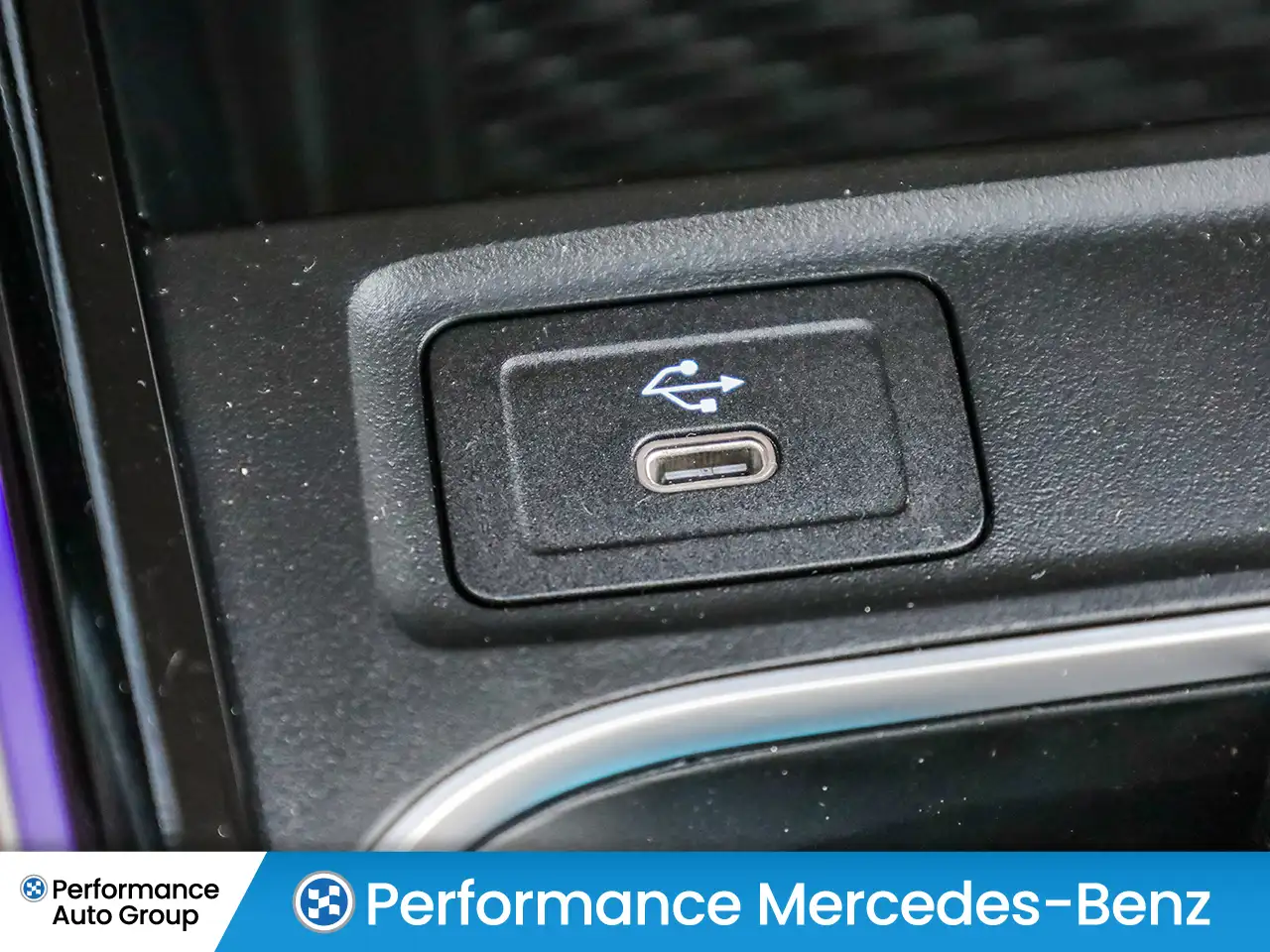 Mercedes-Benz GLA снимка Mercedes-Benz GLA