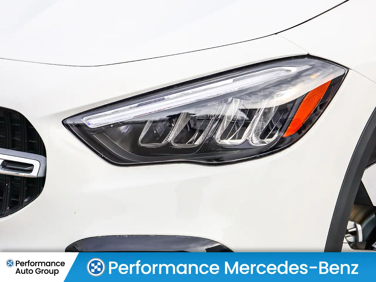 Mercedes-Benz GLA снимка Mercedes-Benz GLA
