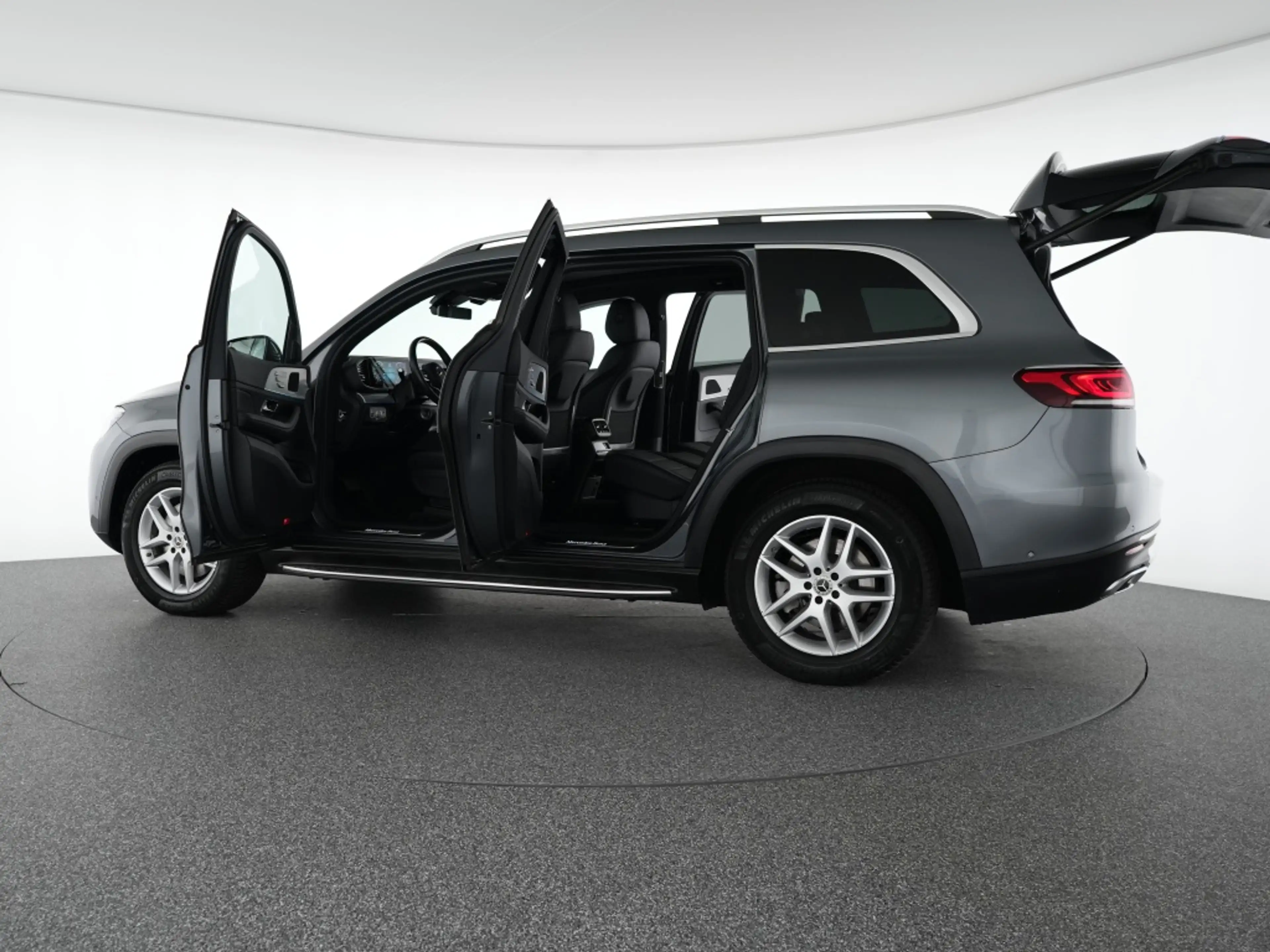Mercedes-Benz GLS 350 d 4M Pano Airmatic Multibeam 360° Memory — photo 14
