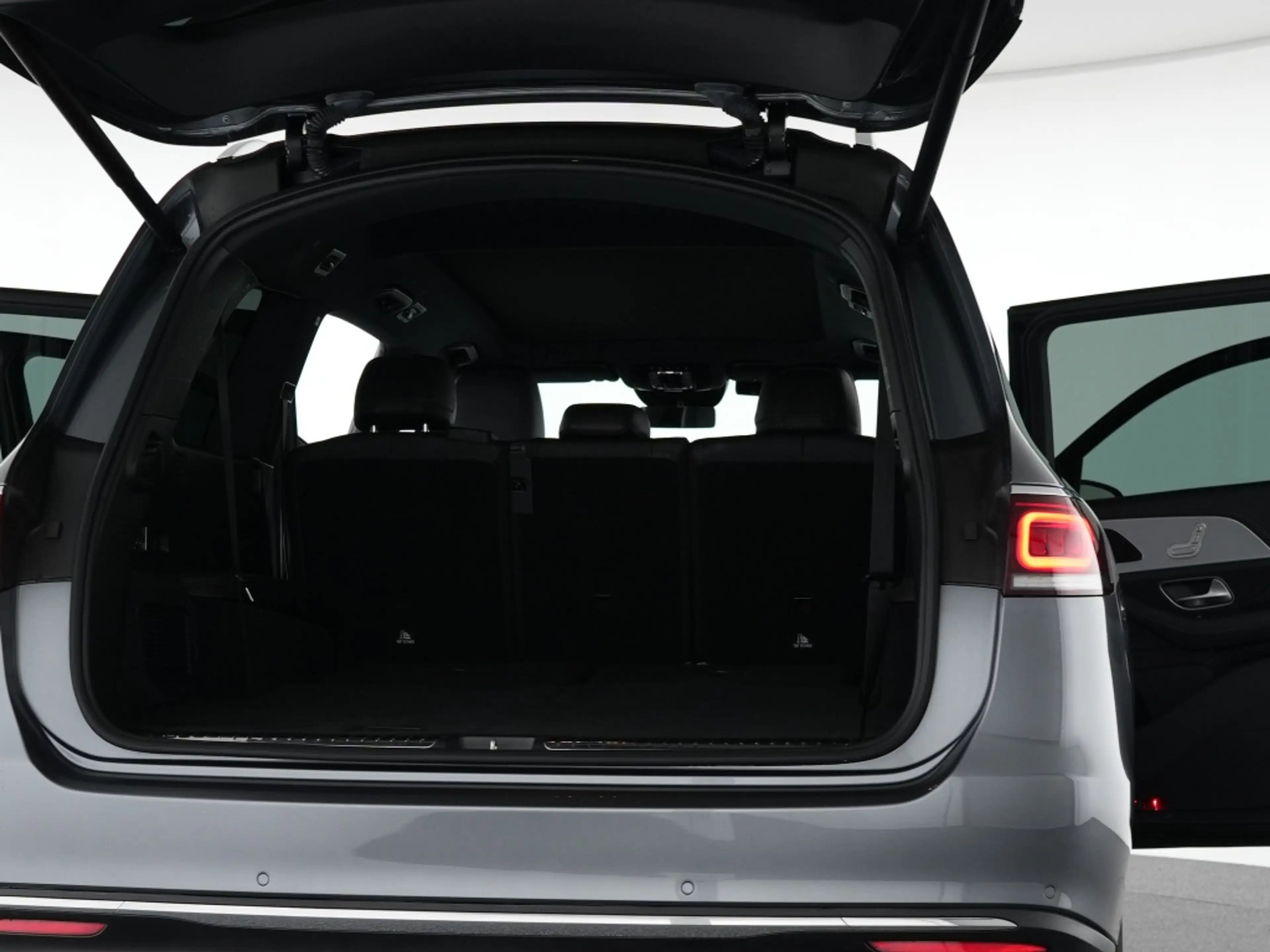 Mercedes-Benz GLS 350 d 4M Pano Airmatic Multibeam 360° Memory — photo 15