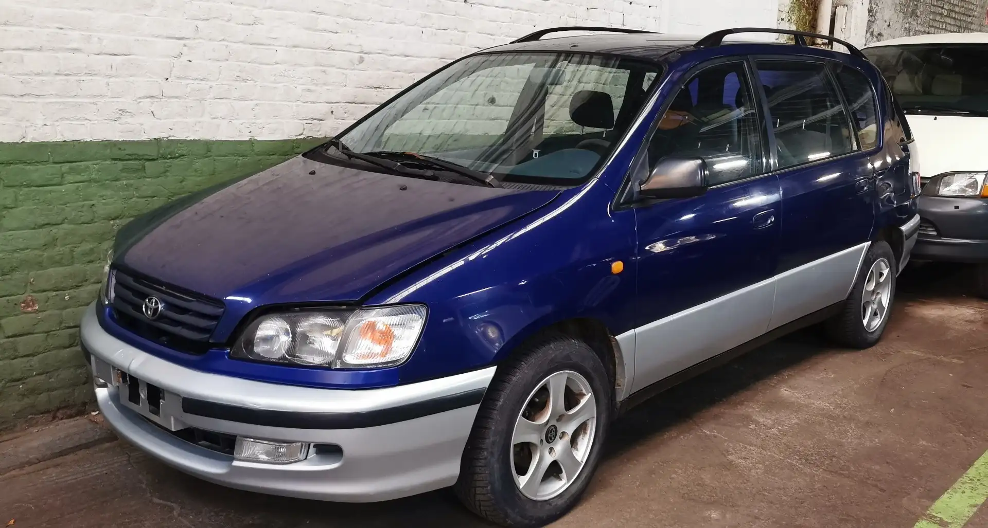 Toyota Picnic 2.0i - 1