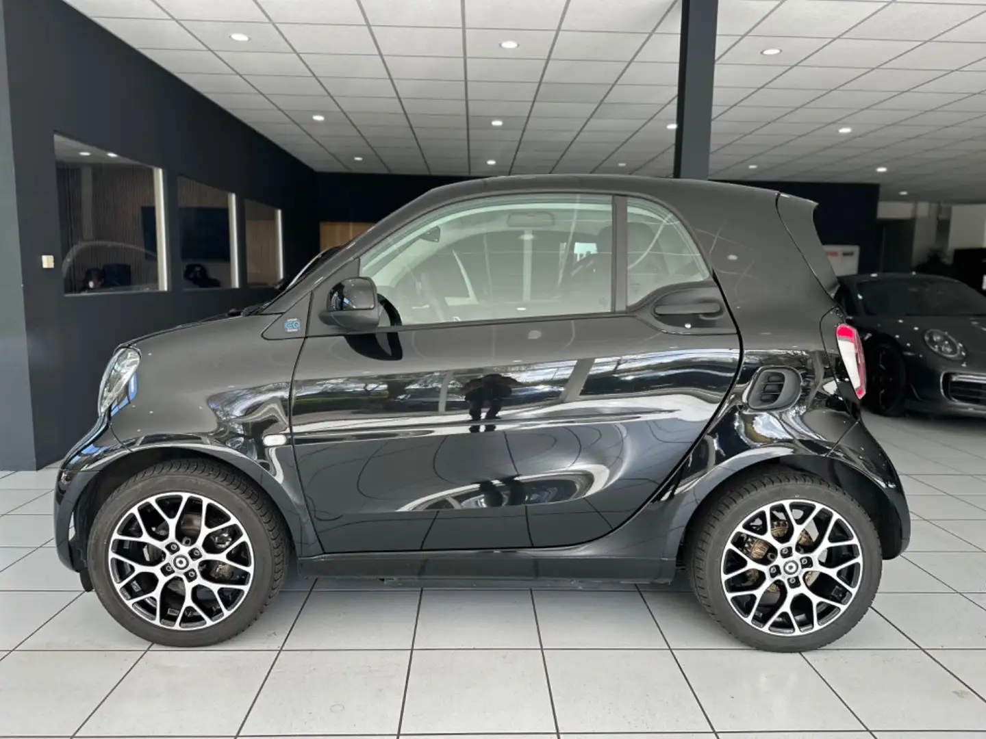 smart forTwo coupe electric/EQ*EXLUSIV*KAMERA*JBL*LEDS Schwarz - 2