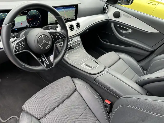Mercedes-Benz 220 view 10