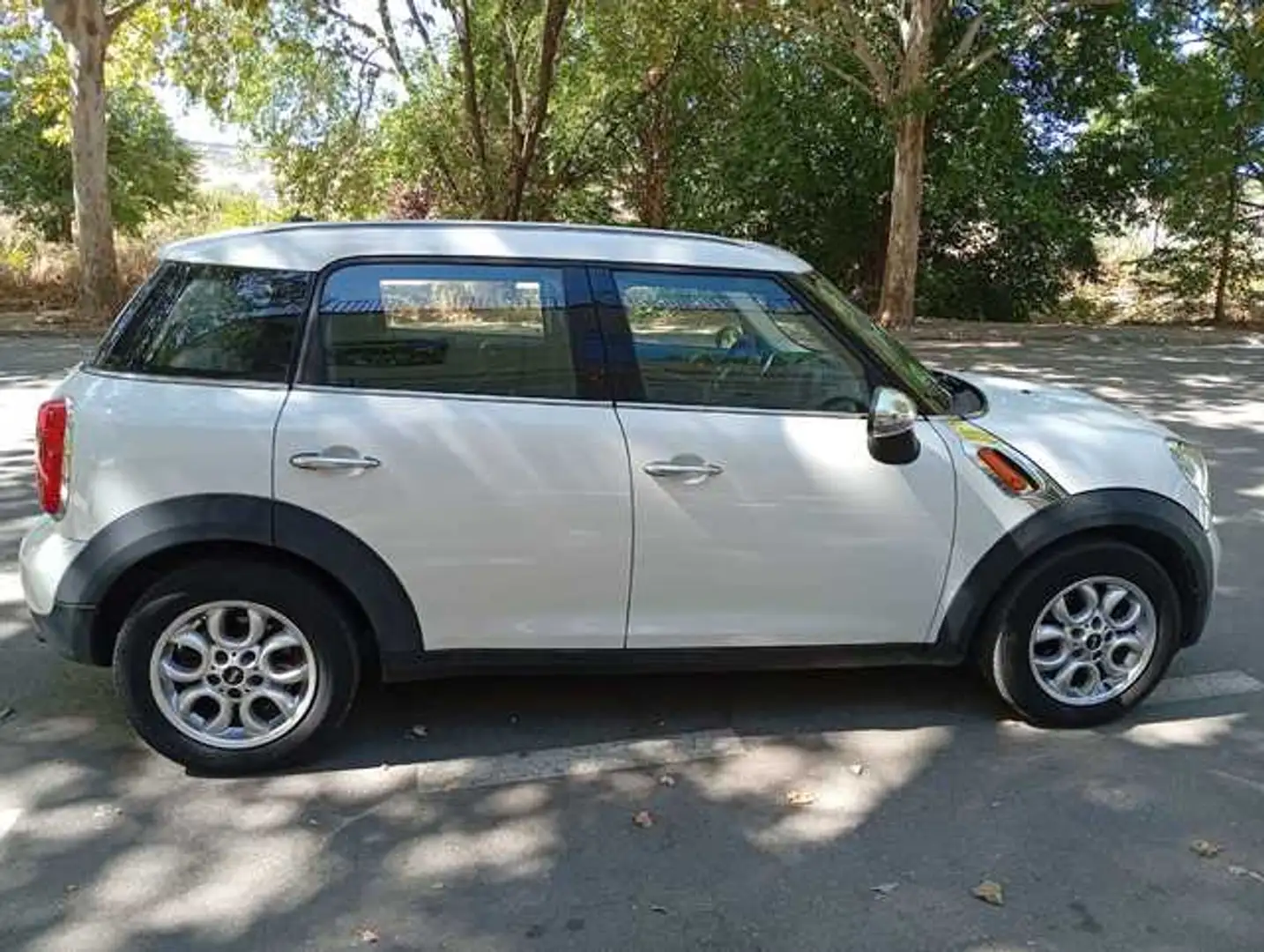 MINI One Countryman D Белый - 2