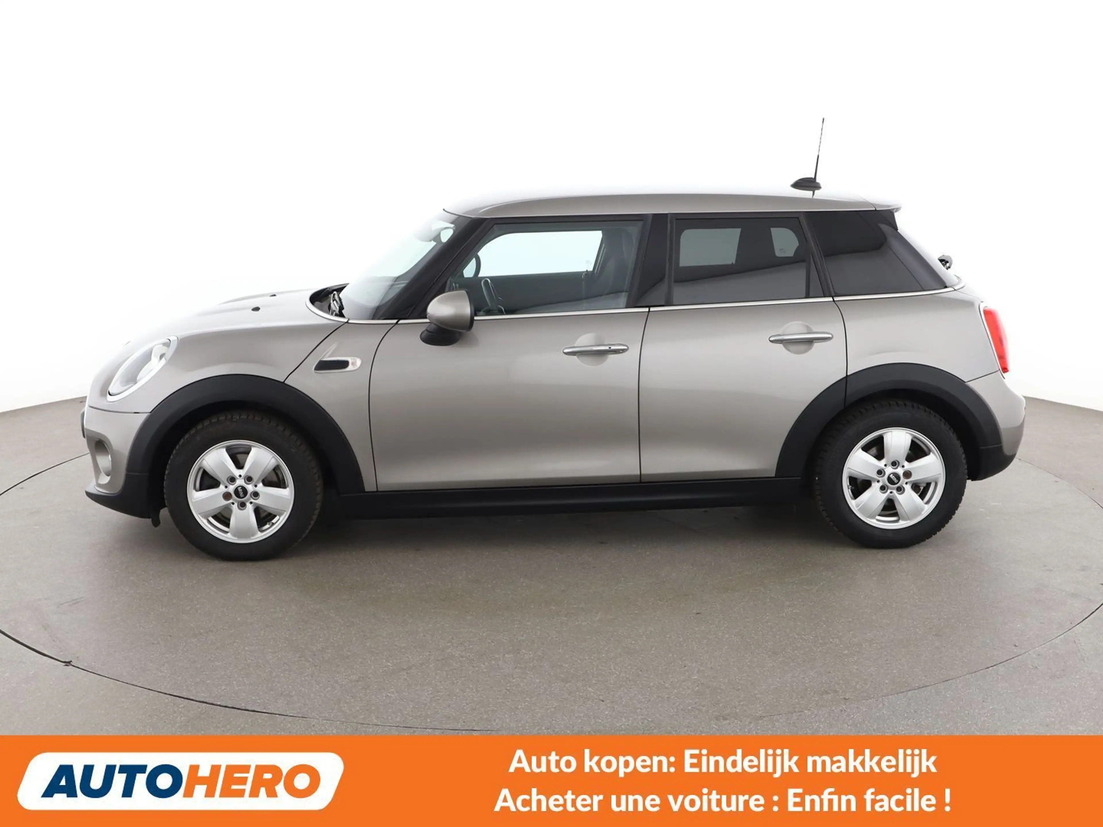 MINI One One — photo 3