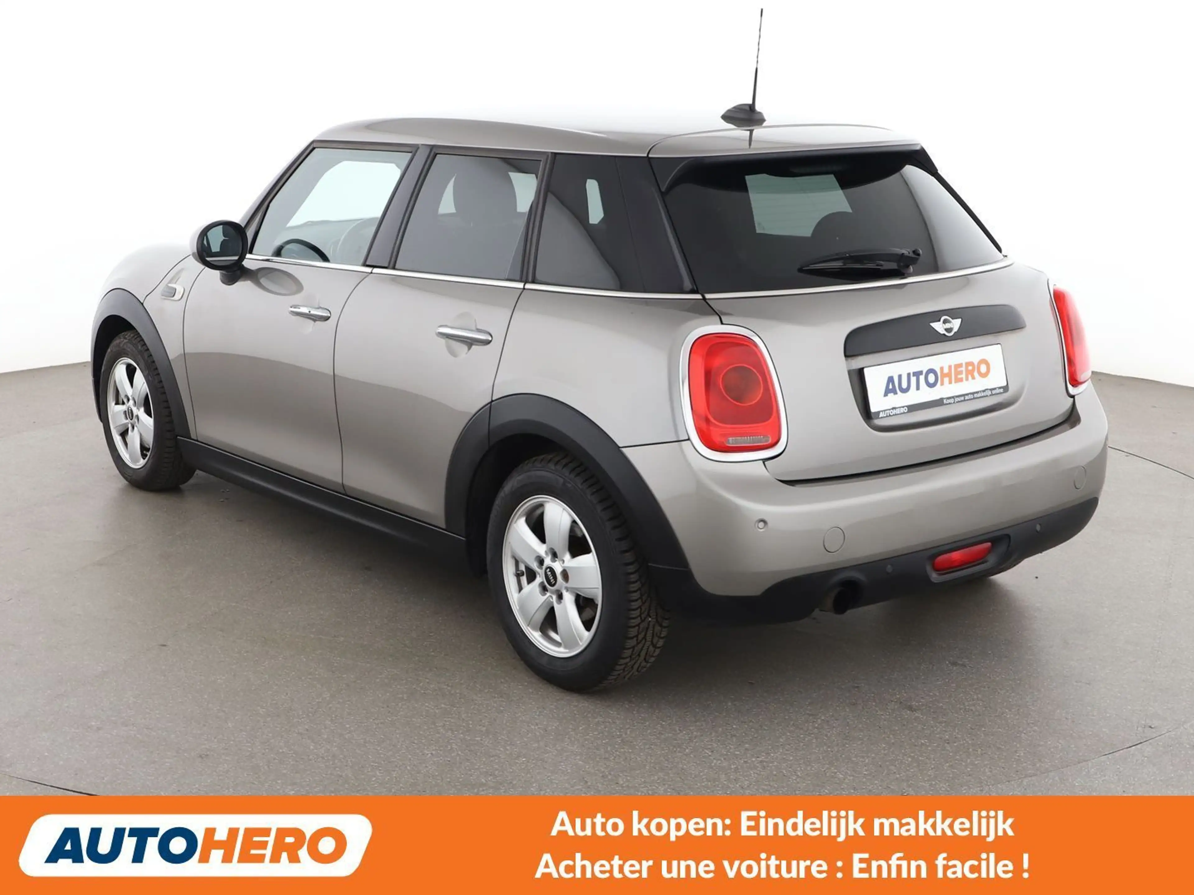 MINI One One — photo 4