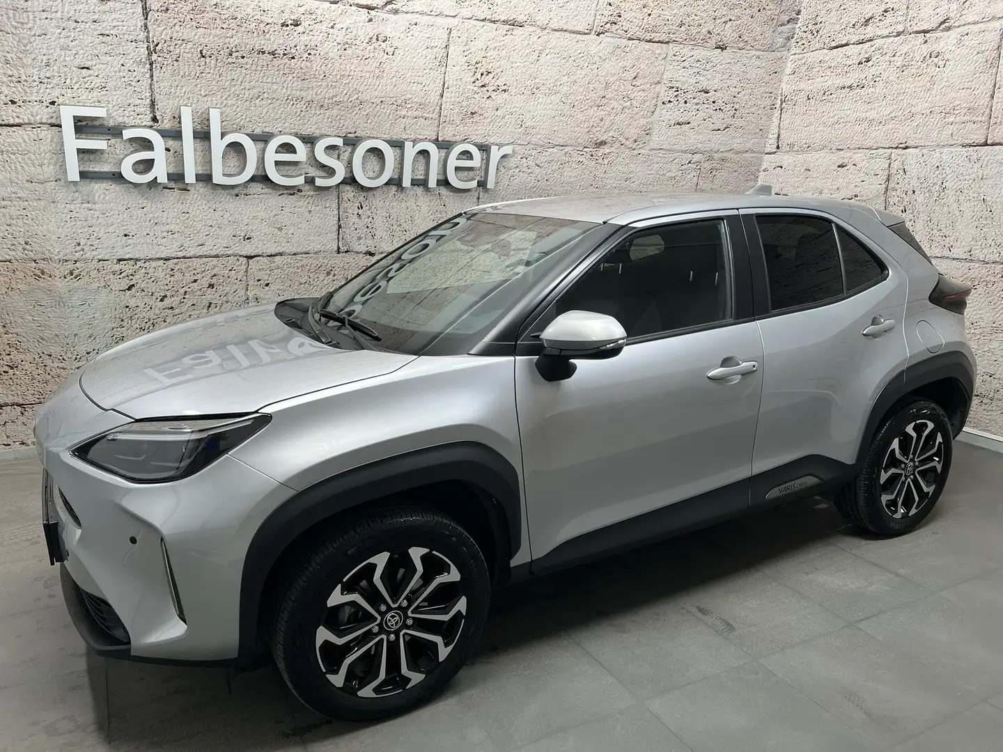 Toyota Yaris Cross 1,5 Hybrid Active Drive Silber - 2