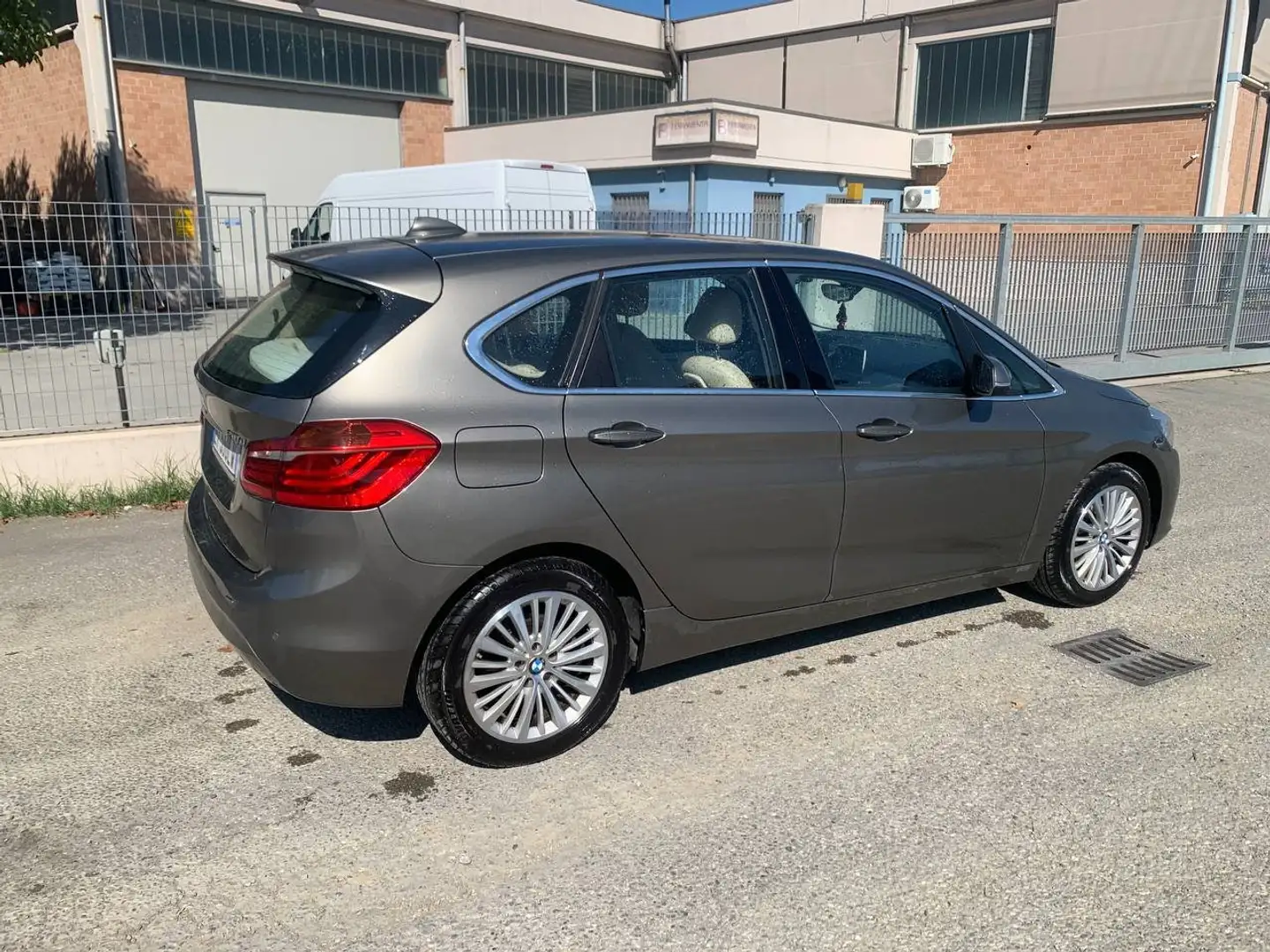 BMW 218 218d Active Tourer Advantage auto Beige - 2