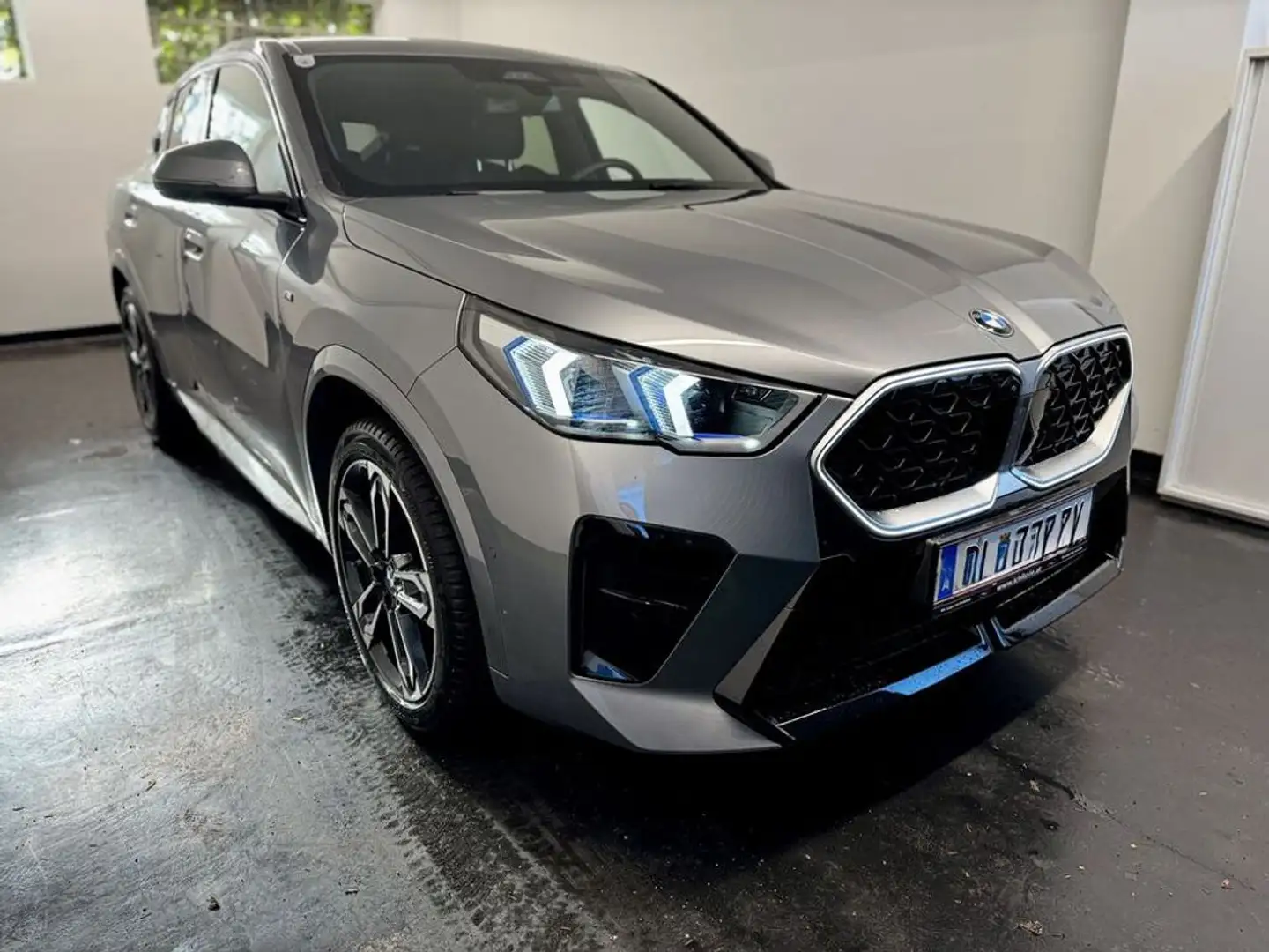 BMW X2 sDrive20i M Sport Aut. Grijs - 2