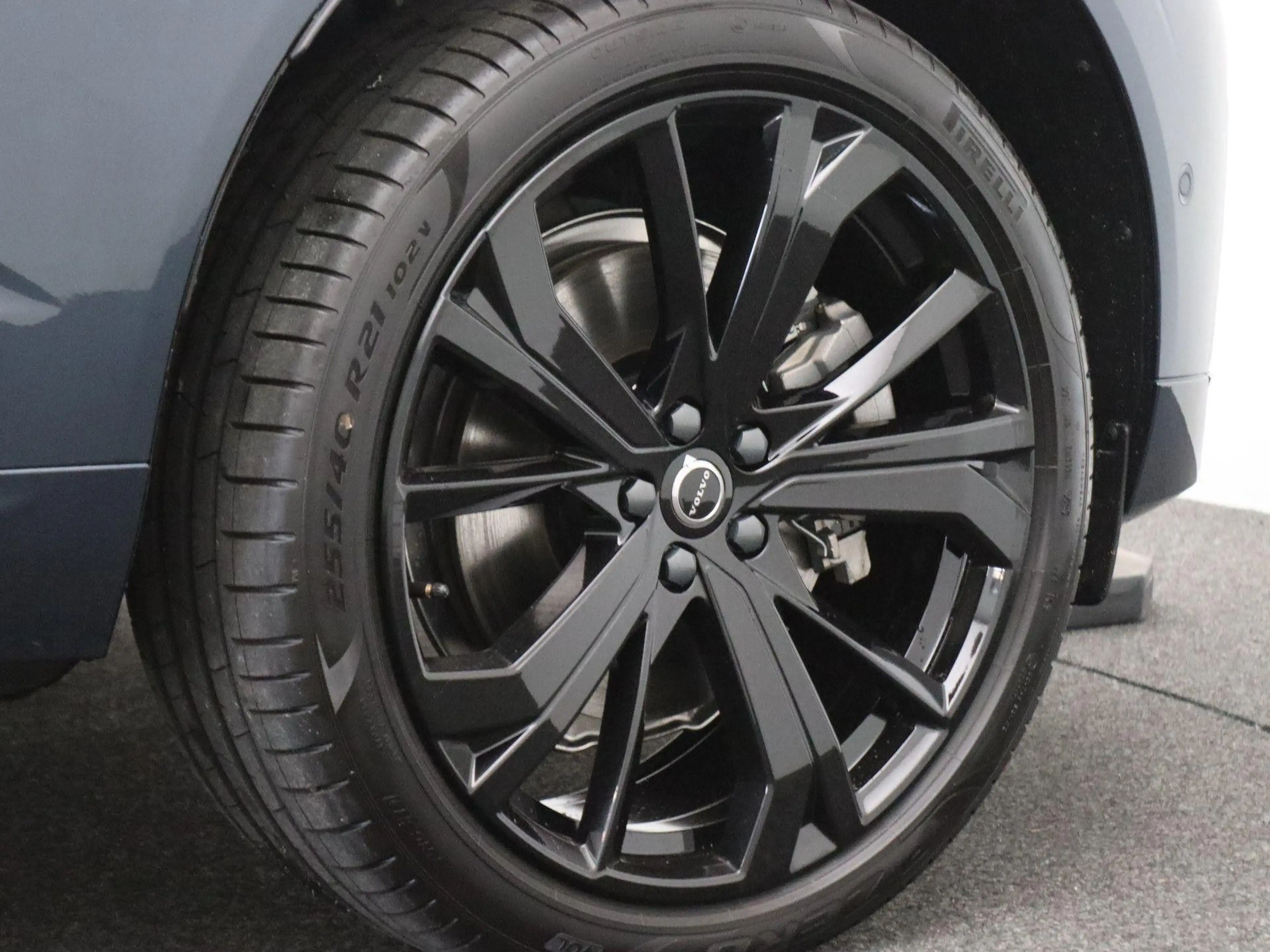Volvo XC60 2.0 T6 Plug-in hybrid AWD Plus Black Edition 350PK — photo 16