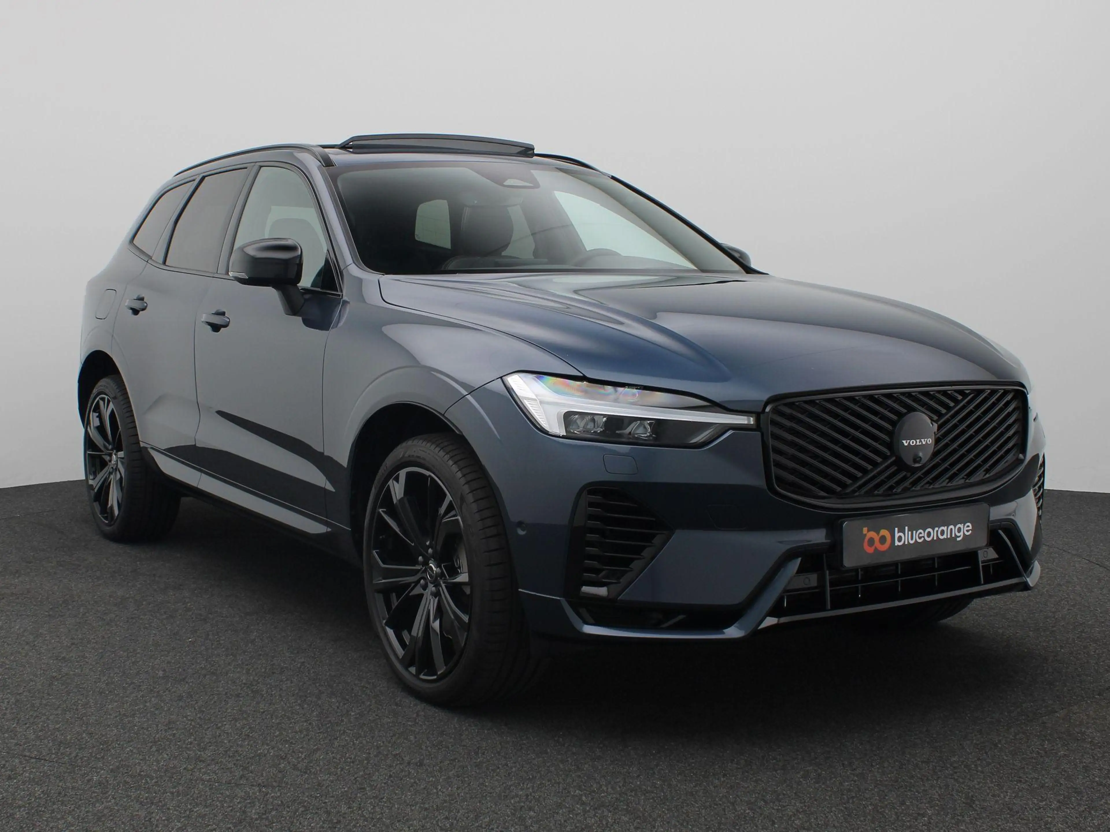 Volvo XC60 2.0 T6 Plug-in hybrid AWD Plus Black Edition 350PK — photo 12