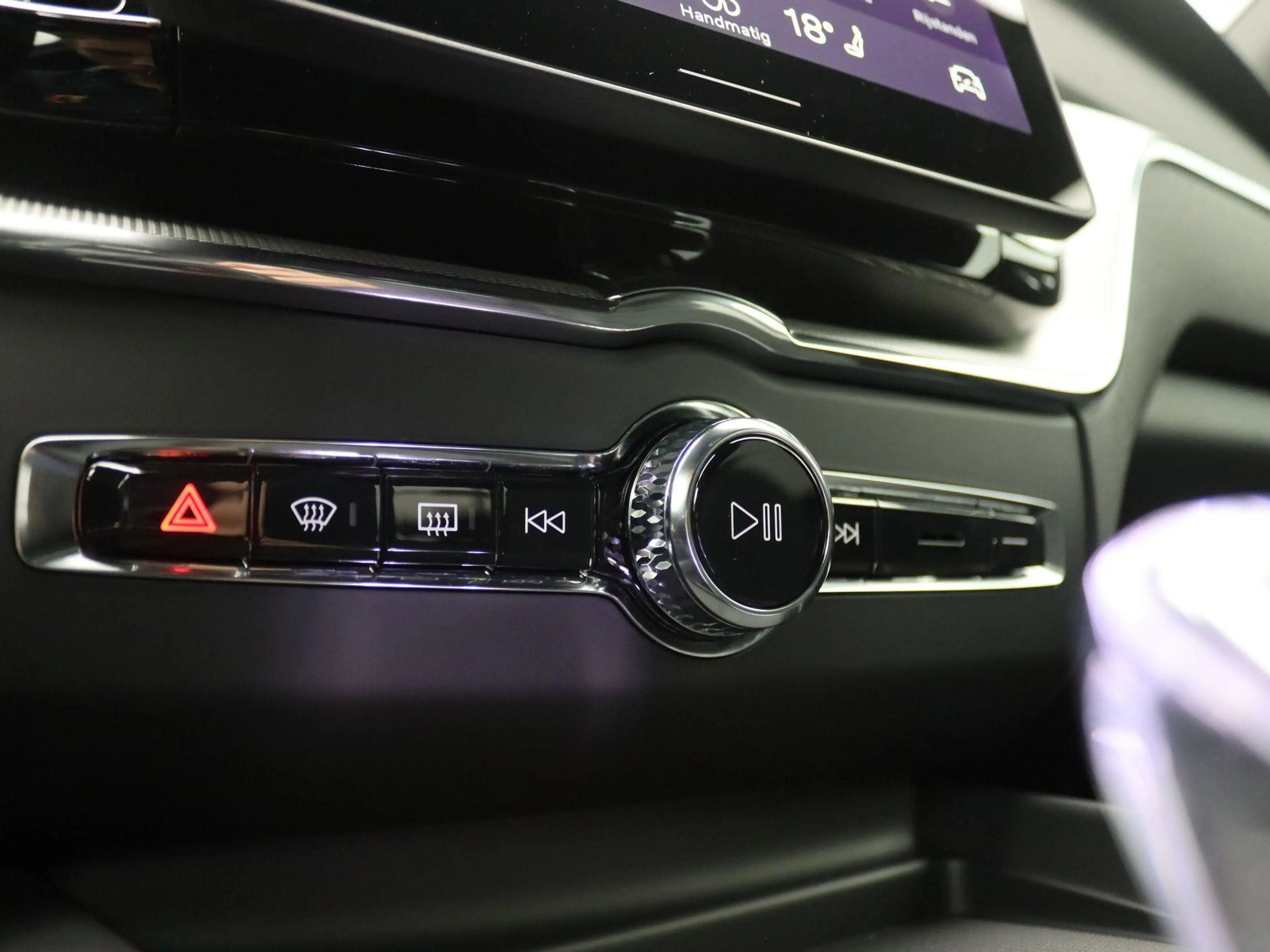 Volvo XC60 2.0 T6 Plug-in hybrid AWD Plus Black Edition 350PK — photo 36